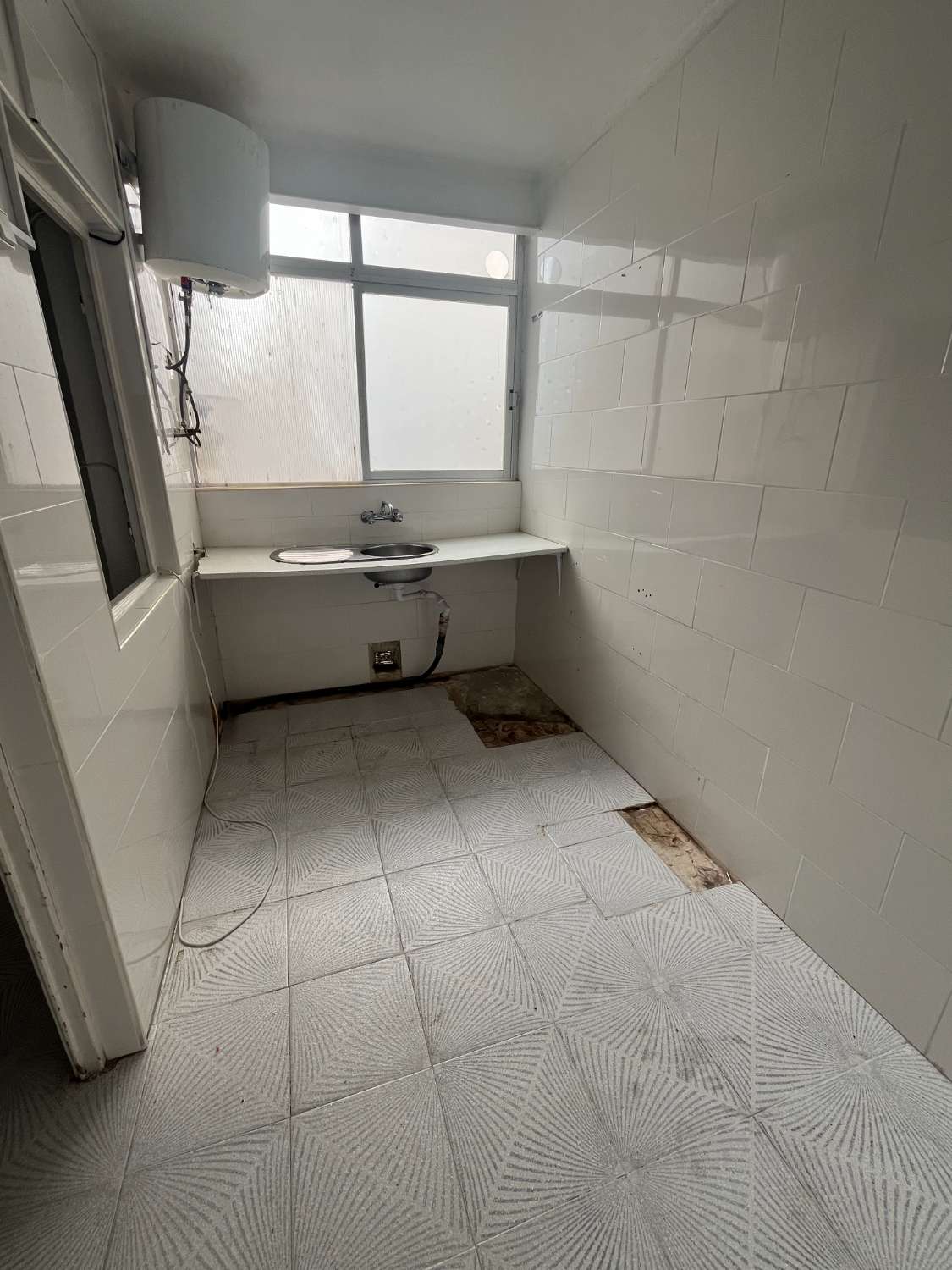 PISO EN VENTA EN ELCHE!! 3 DORMITORIOS, ORIENTACION SUR PARA REFORMAR!!