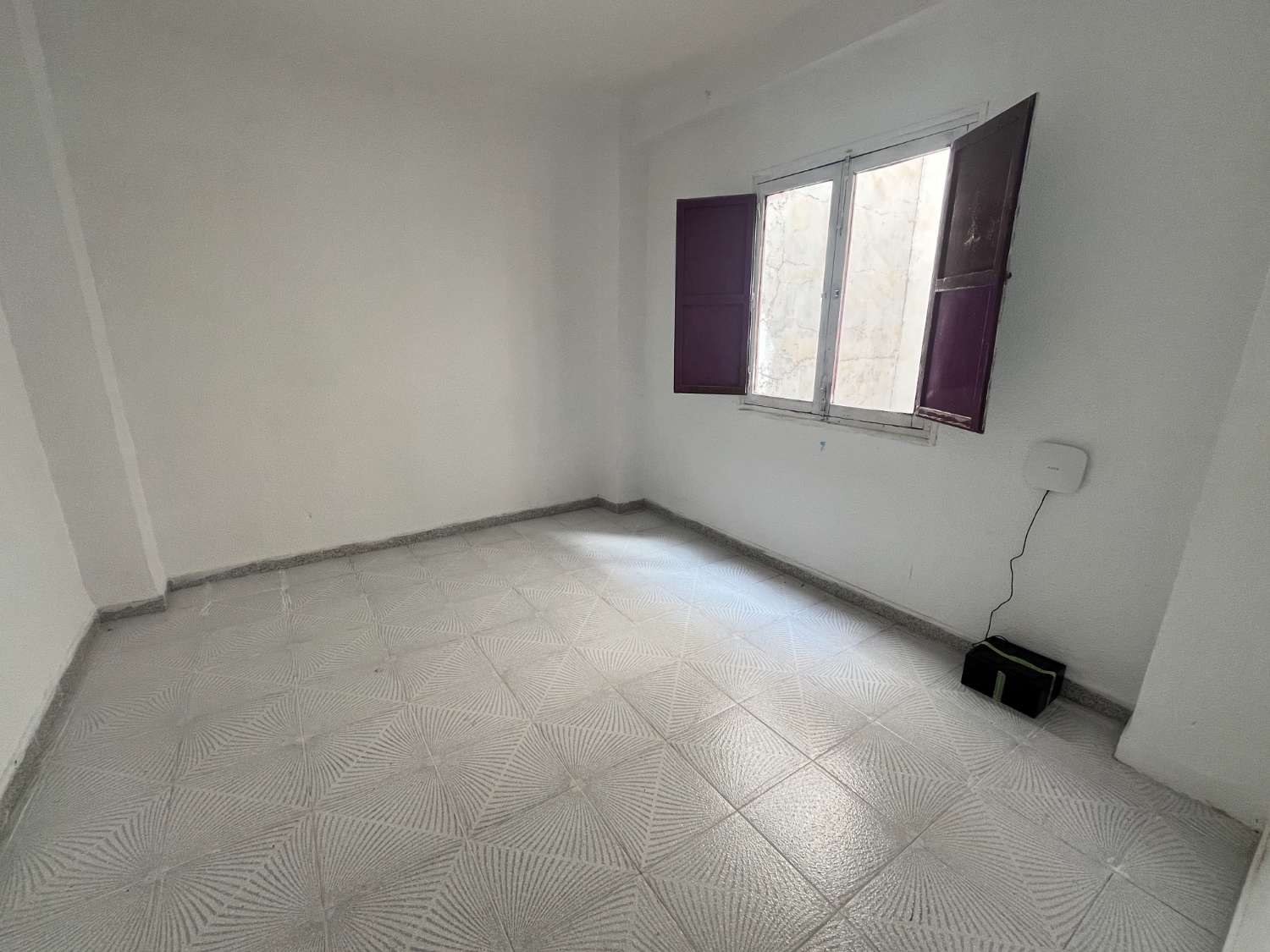 PISO EN VENTA EN ELCHE!! 3 DORMITORIOS, ORIENTACION SUR PARA REFORMAR!!