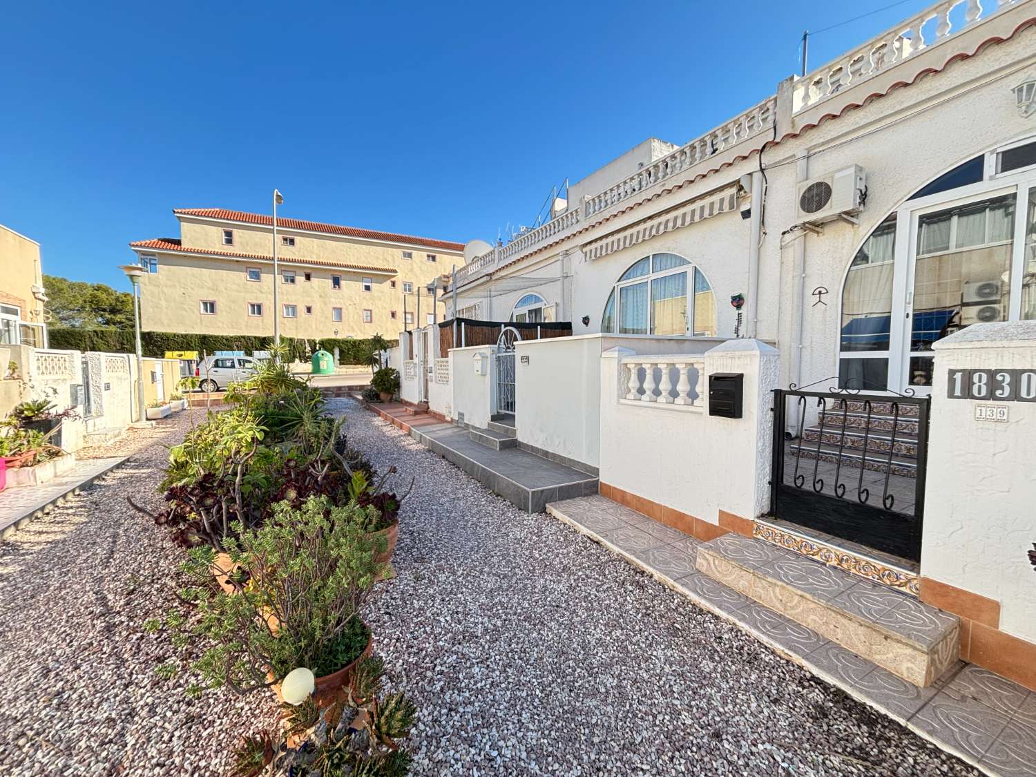 BUNGALOW 2 DORMITORIOS 2 BAÑOS