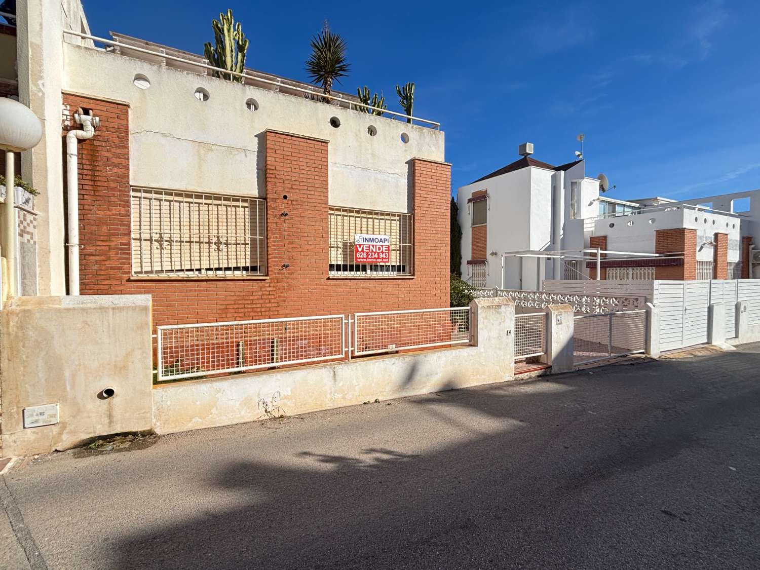 复式待售，三居室两卫需翻新！