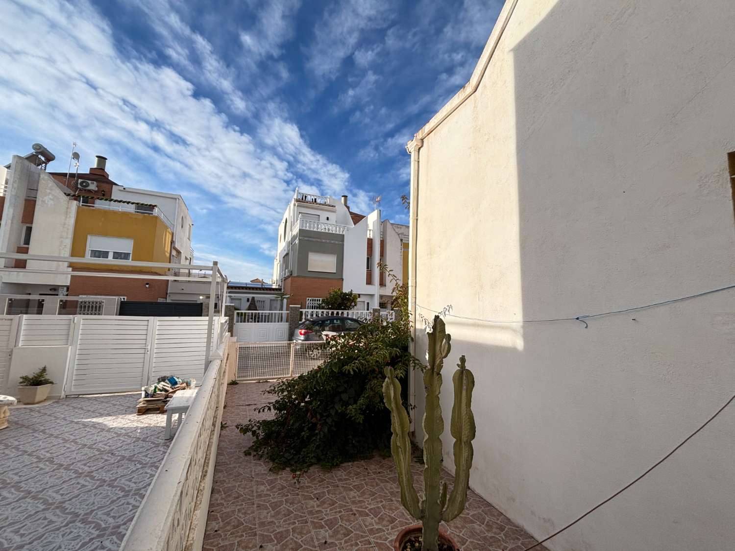 复式待售，三居室两卫需翻新！