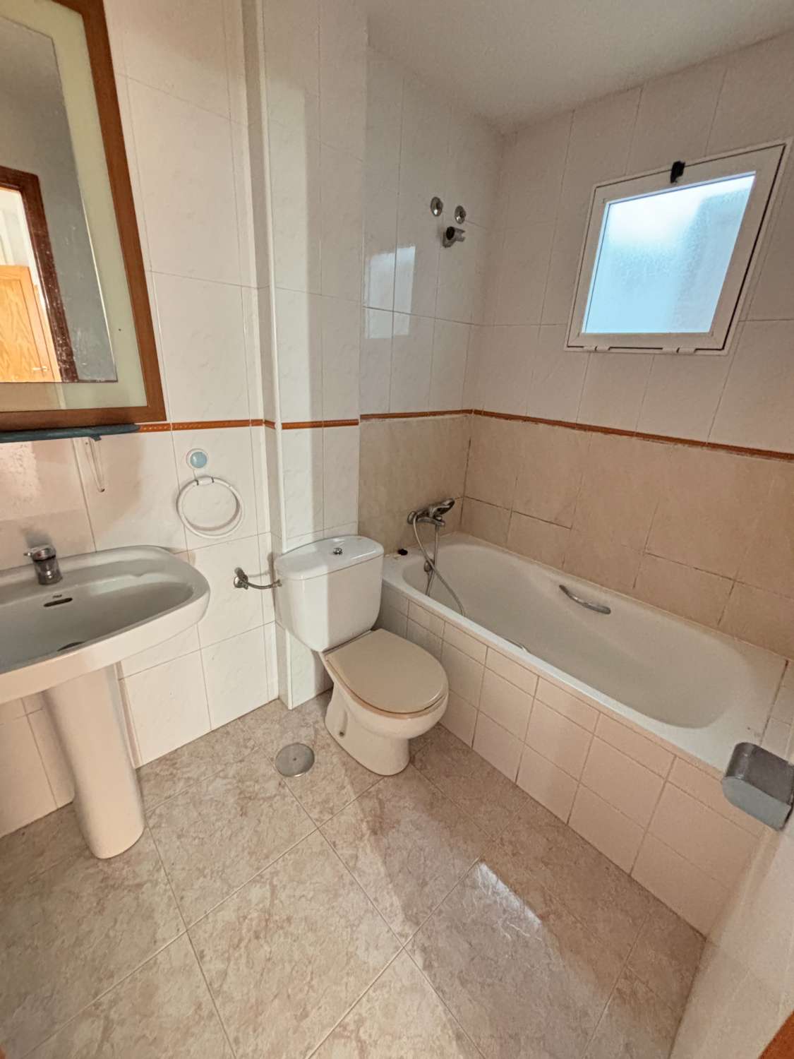 复式待售，三居室两卫需翻新！