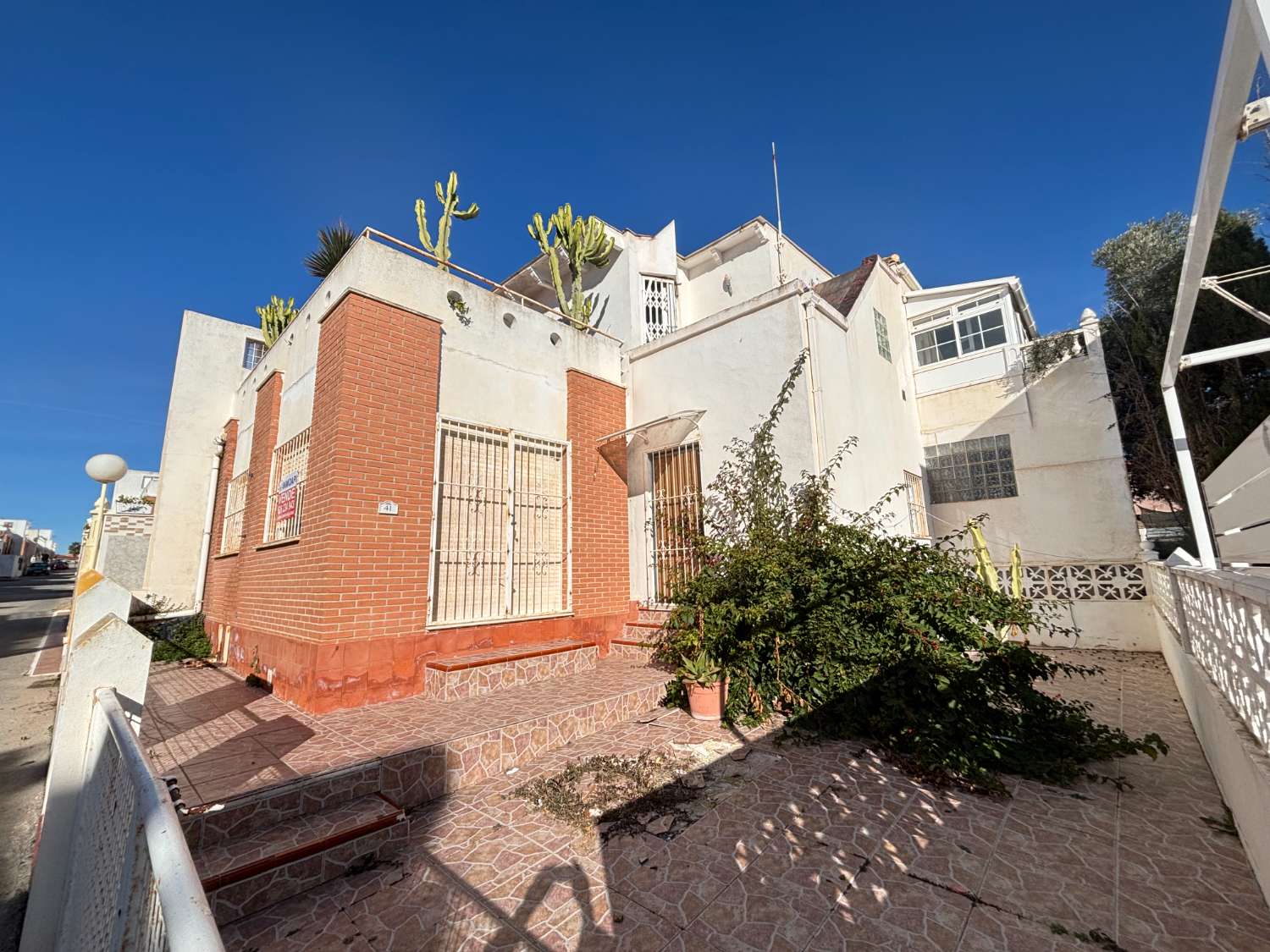 复式待售，三居室两卫需翻新！