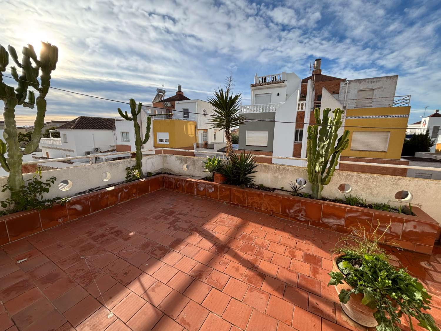 复式待售，三居室两卫需翻新！