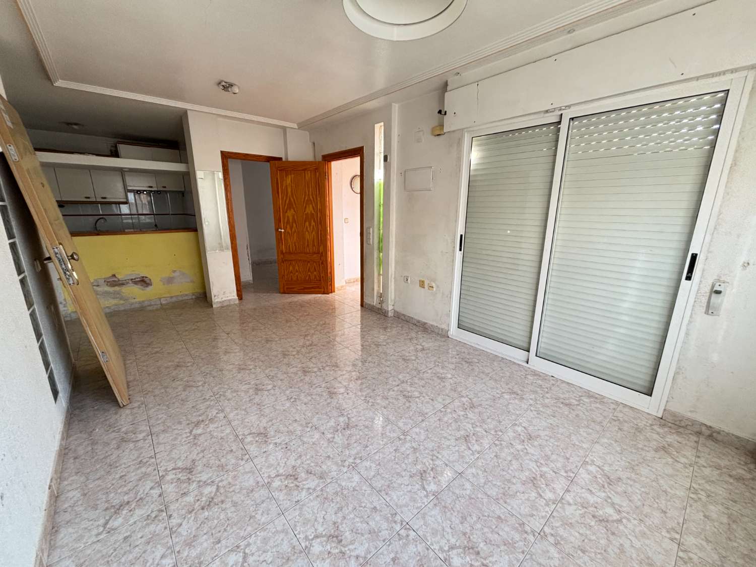 复式待售，三居室两卫需翻新！