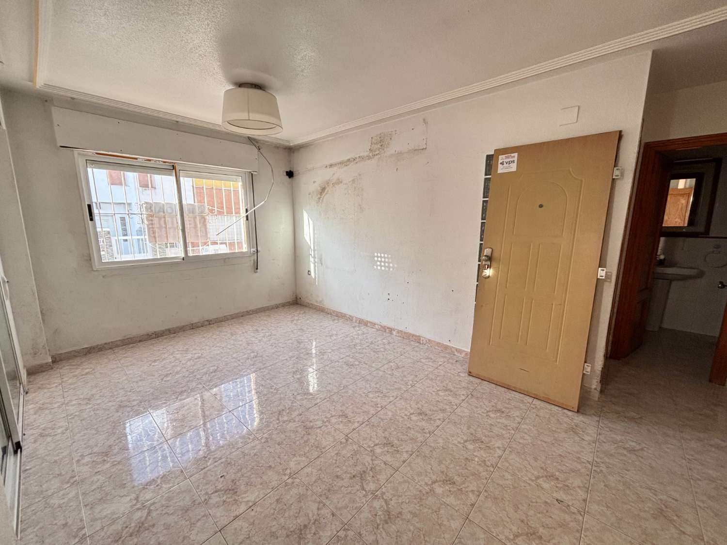 复式待售，三居室两卫需翻新！