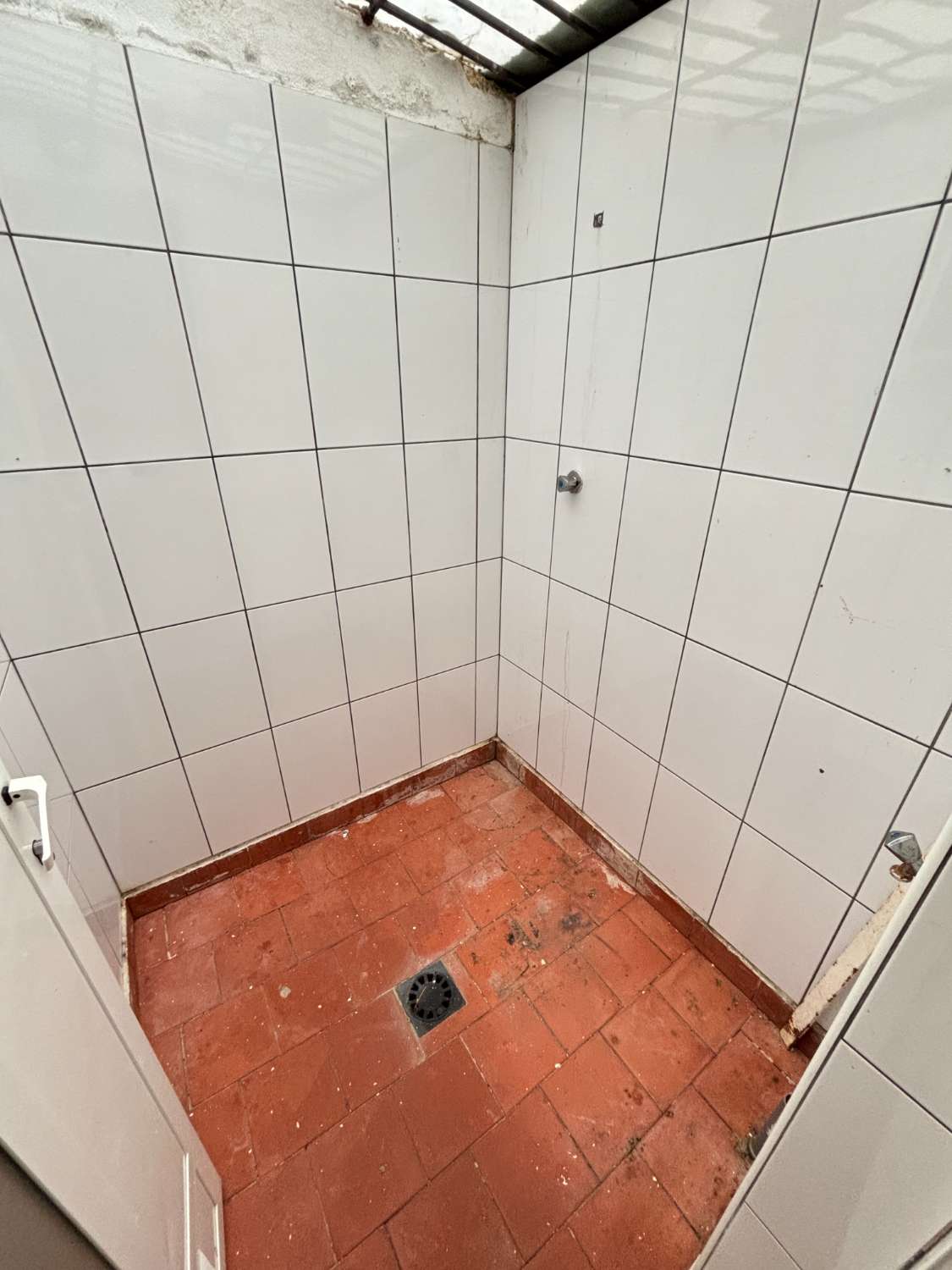 复式待售，三居室两卫需翻新！