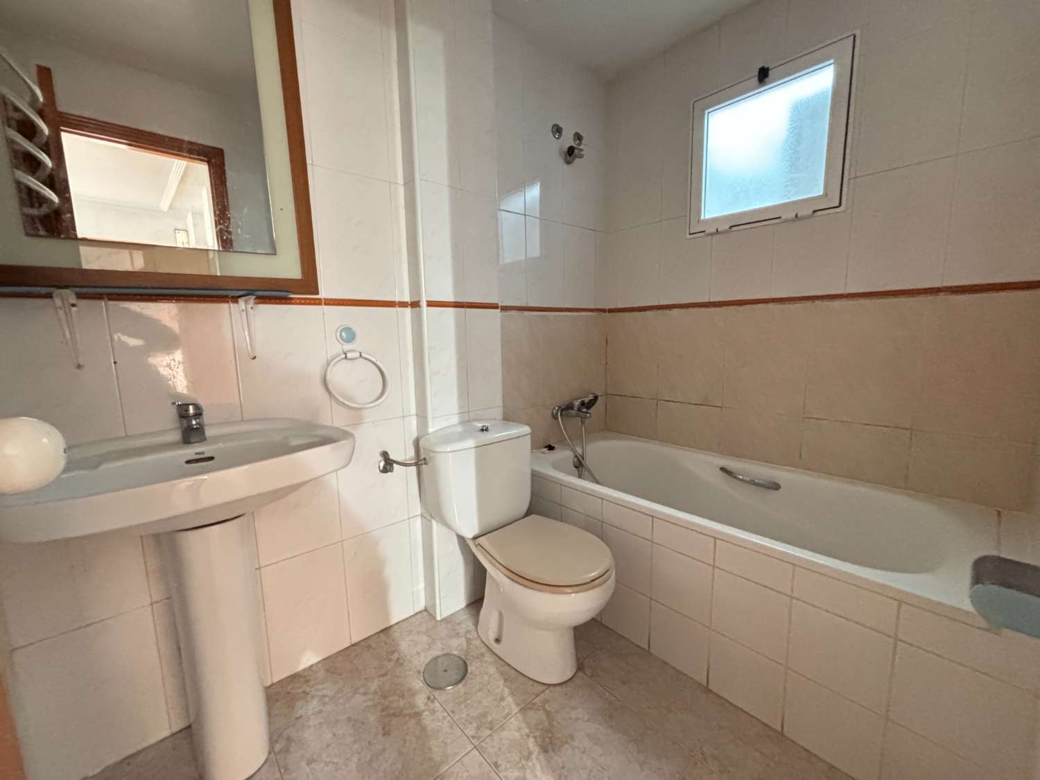 复式待售，三居室两卫需翻新！