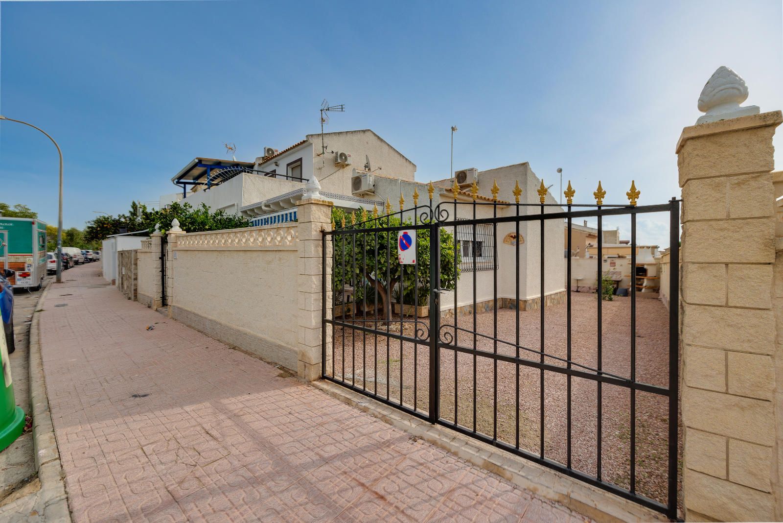 Chalet for sale in Orihuela Costa