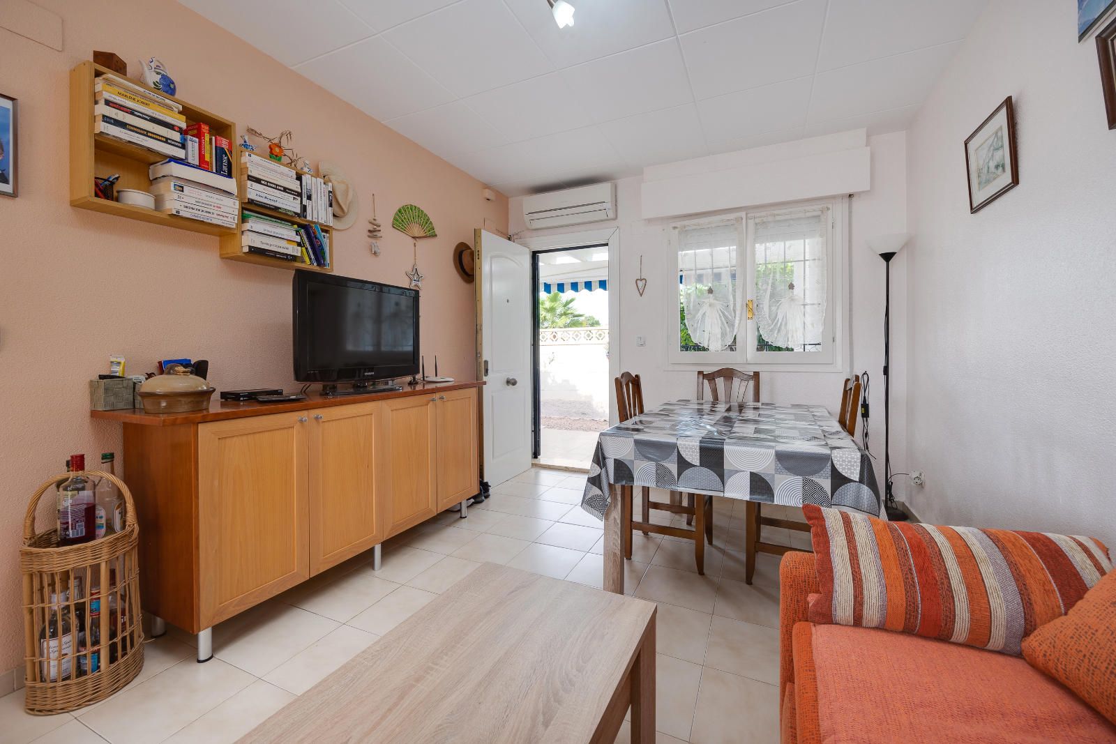 Chalet for sale in Orihuela Costa