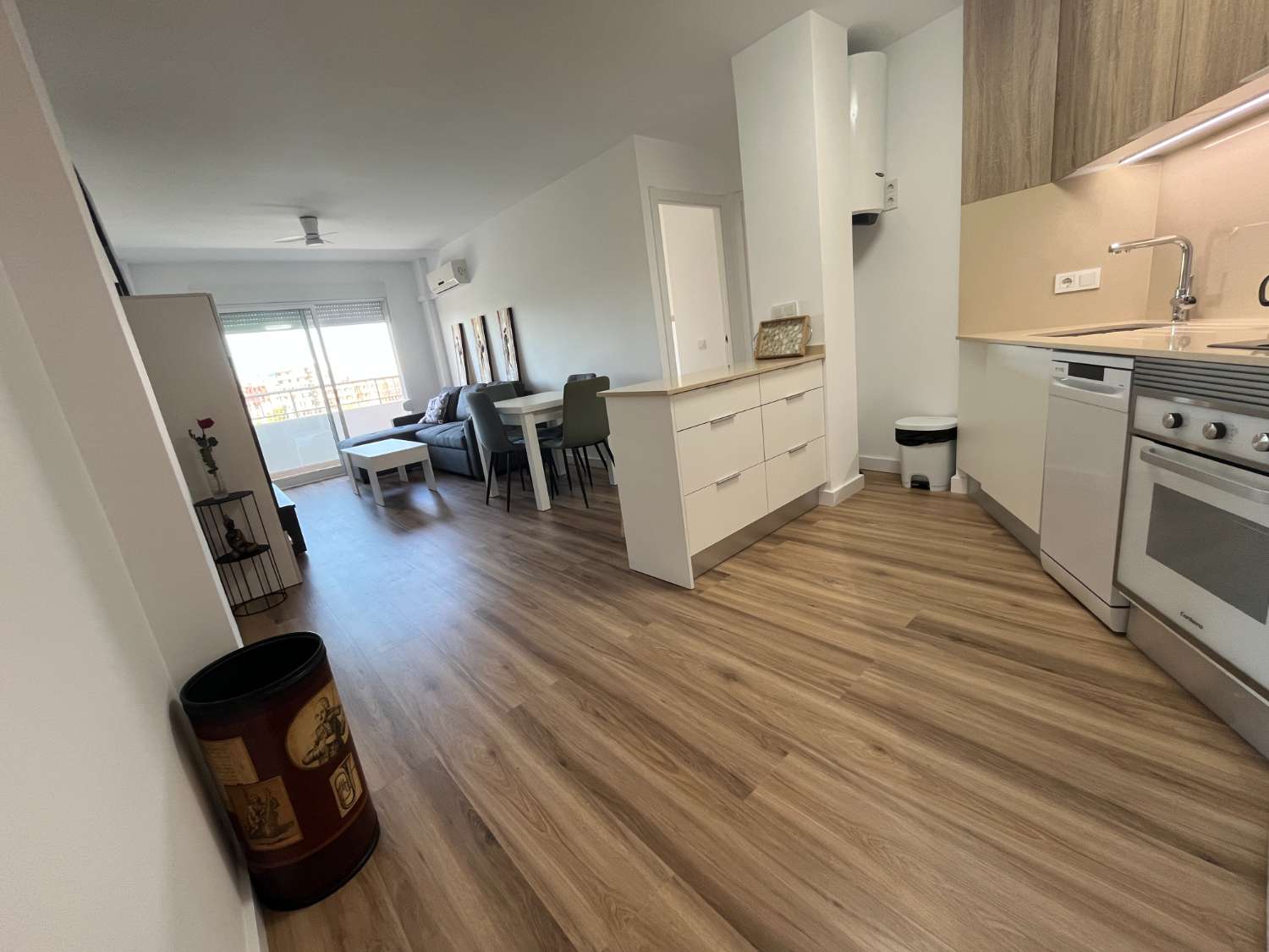 APARTMENT MIT MEERBLICK, STADTZENTRUM