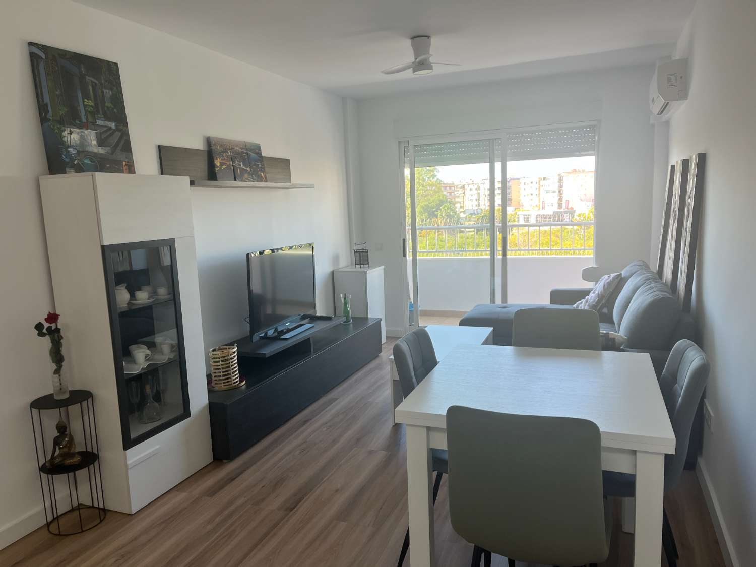 APARTMENT MIT MEERBLICK, STADTZENTRUM