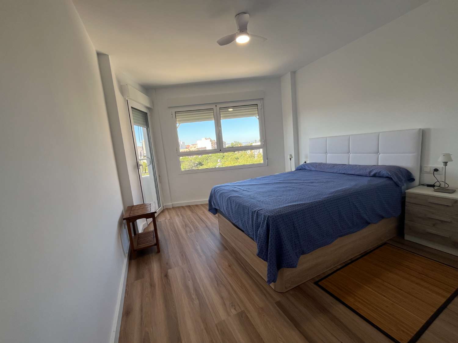 APARTMENT MIT MEERBLICK, STADTZENTRUM