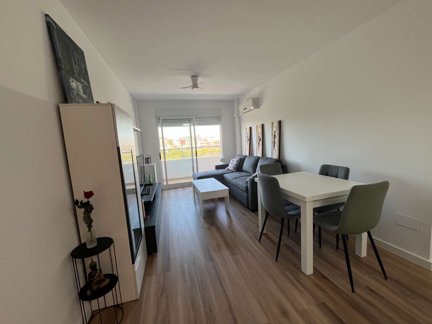 APARTMENT MIT MEERBLICK, STADTZENTRUM