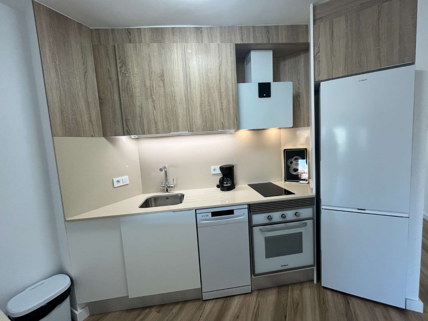 APARTMENT MIT MEERBLICK, STADTZENTRUM