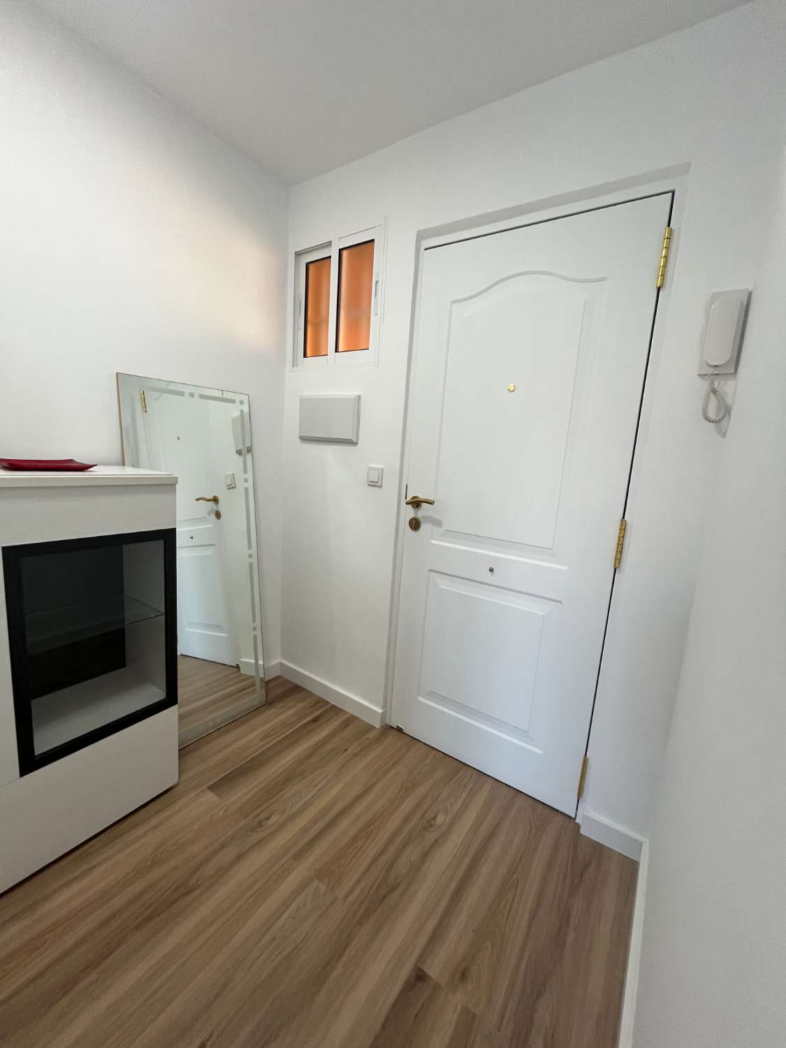 APARTMENT MIT MEERBLICK, STADTZENTRUM