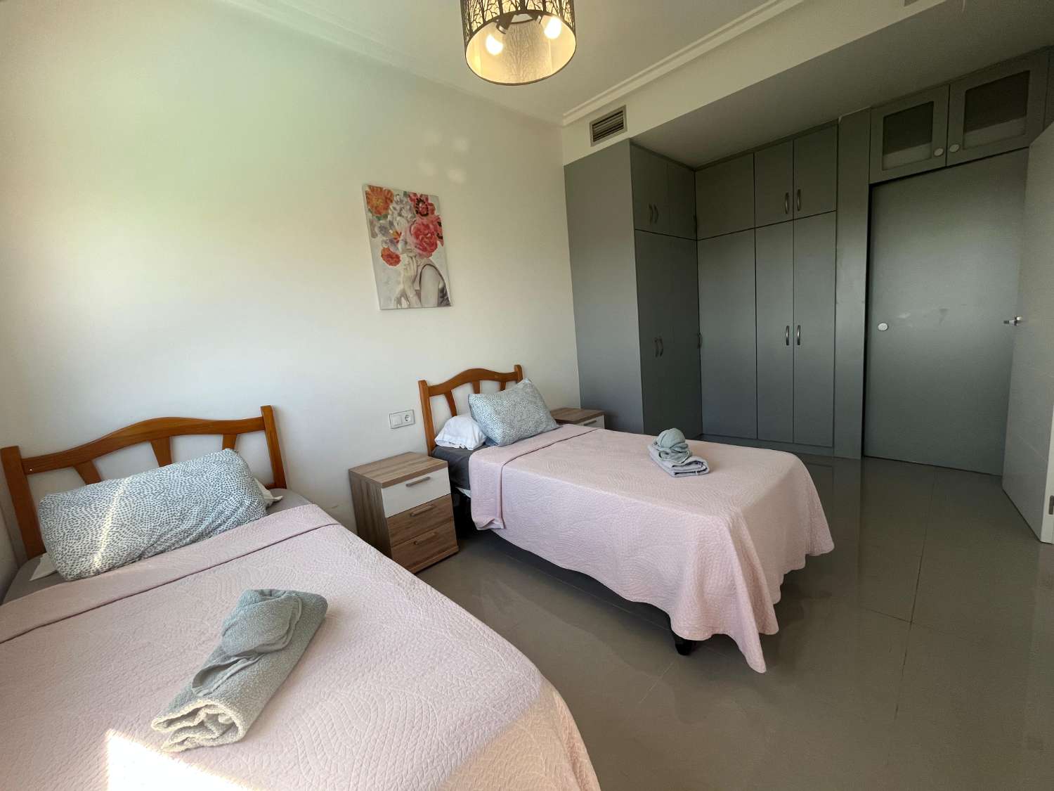 VILLA DE LUJO EN ESQUINA CON PISCINA PRIVADA Y VISTAS AL MAR