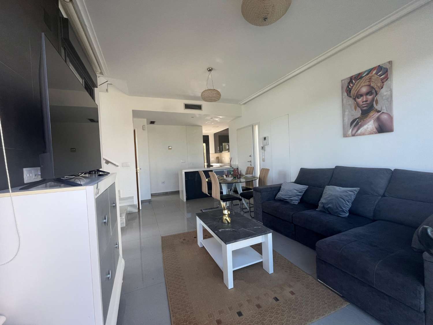 VILLA DE LUJO EN ESQUINA CON PISCINA PRIVADA Y VISTAS AL MAR