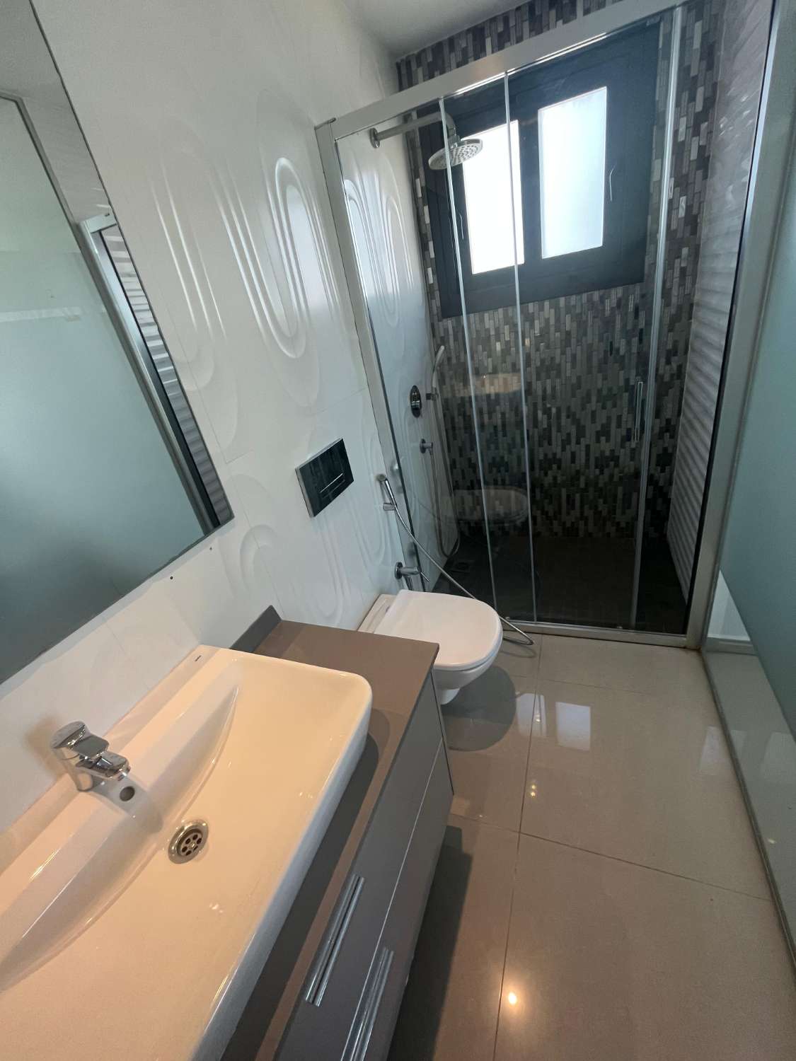 VILLA DE LUJO EN ESQUINA CON PISCINA PRIVADA Y VISTAS AL MAR