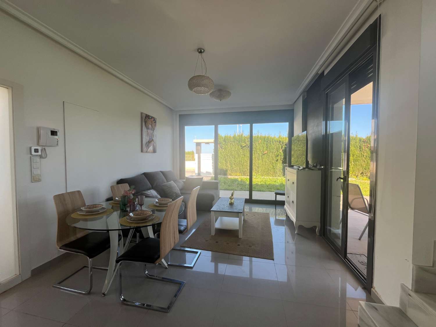 VILLA DE LUJO EN ESQUINA CON PISCINA PRIVADA Y VISTAS AL MAR