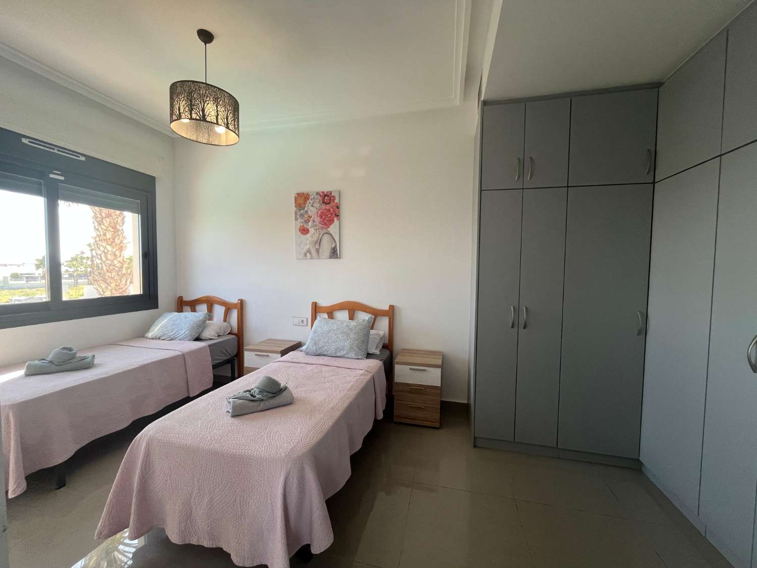 VILLA DE LUJO EN ESQUINA CON PISCINA PRIVADA Y VISTAS AL MAR