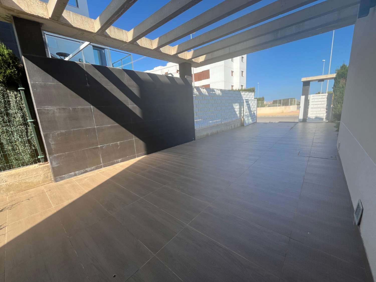 VILLA DE LUJO EN ESQUINA CON PISCINA PRIVADA Y VISTAS AL MAR