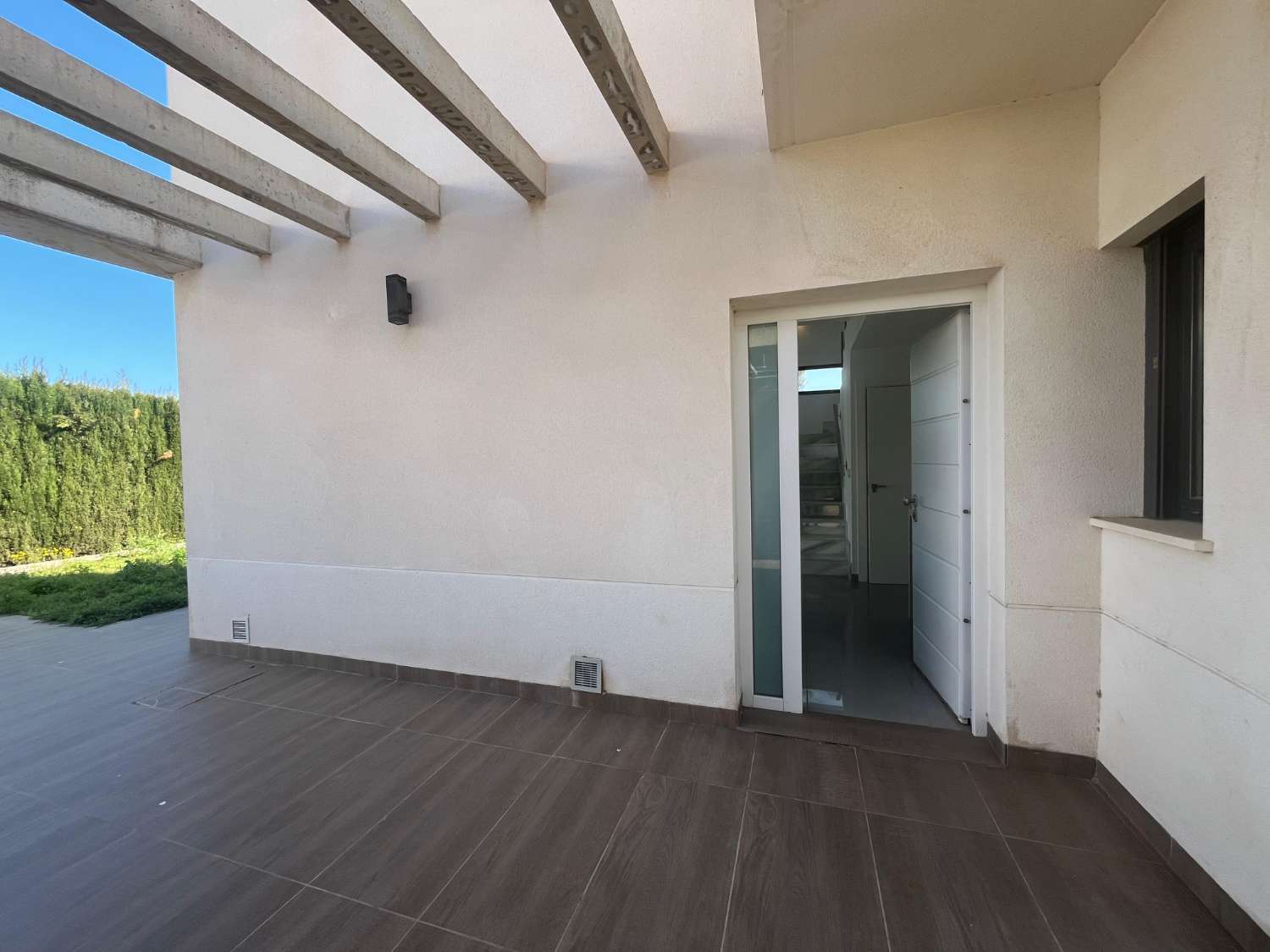 VILLA DE LUJO EN ESQUINA CON PISCINA PRIVADA Y VISTAS AL MAR