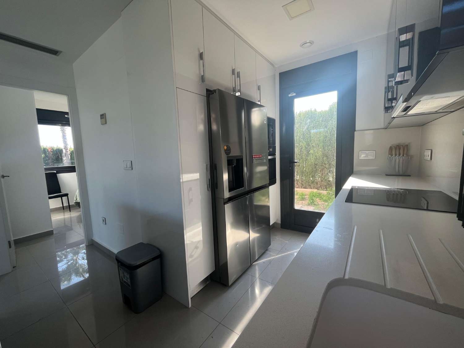 VILLA DE LUJO EN ESQUINA CON PISCINA PRIVADA Y VISTAS AL MAR