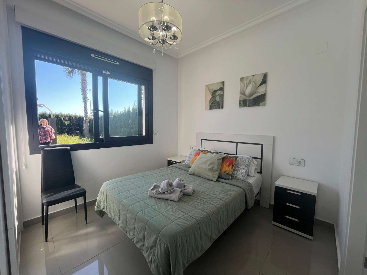 VILLA DE LUJO EN ESQUINA CON PISCINA PRIVADA Y VISTAS AL MAR