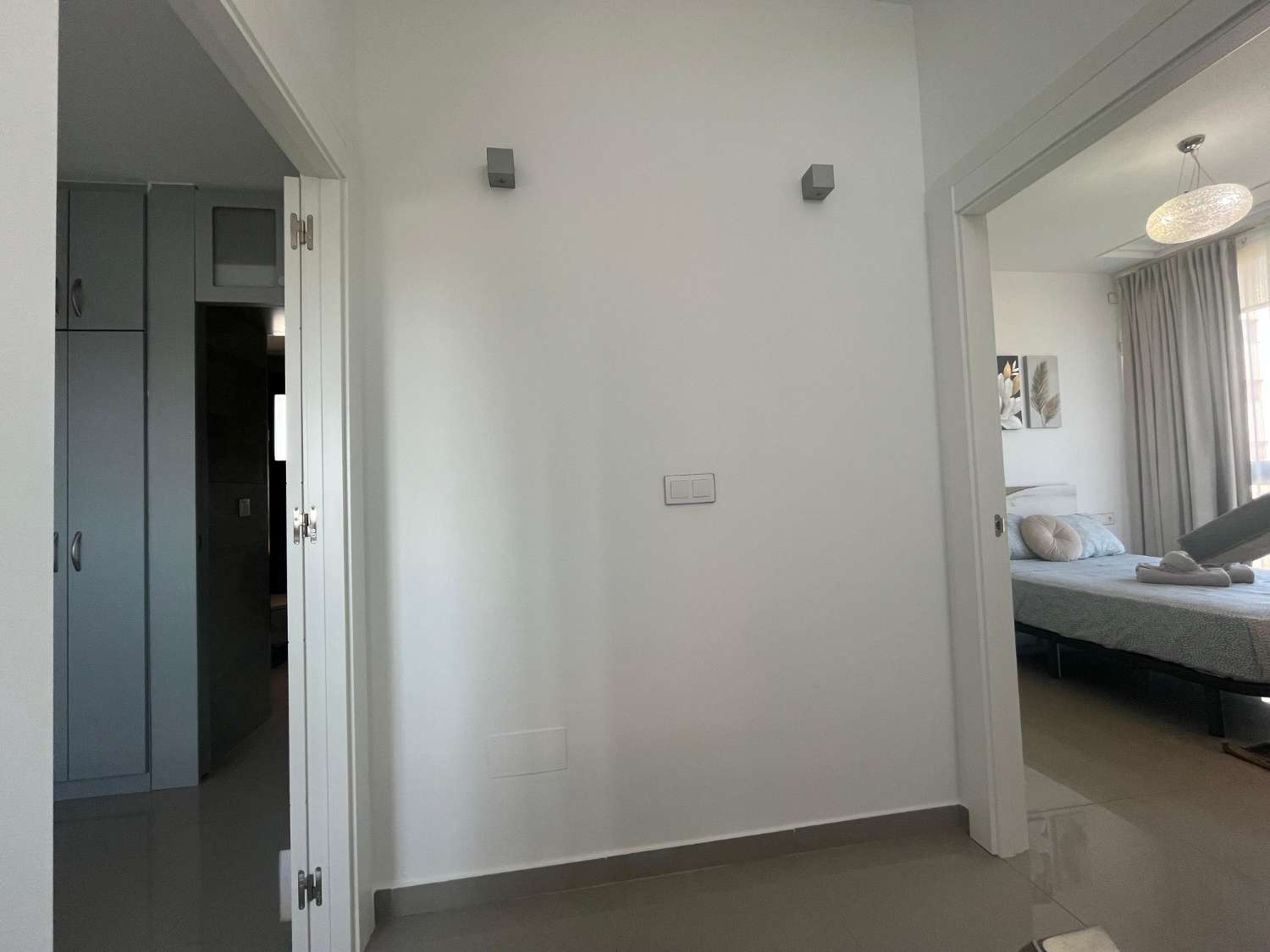 VILLA DE LUJO EN ESQUINA CON PISCINA PRIVADA Y VISTAS AL MAR