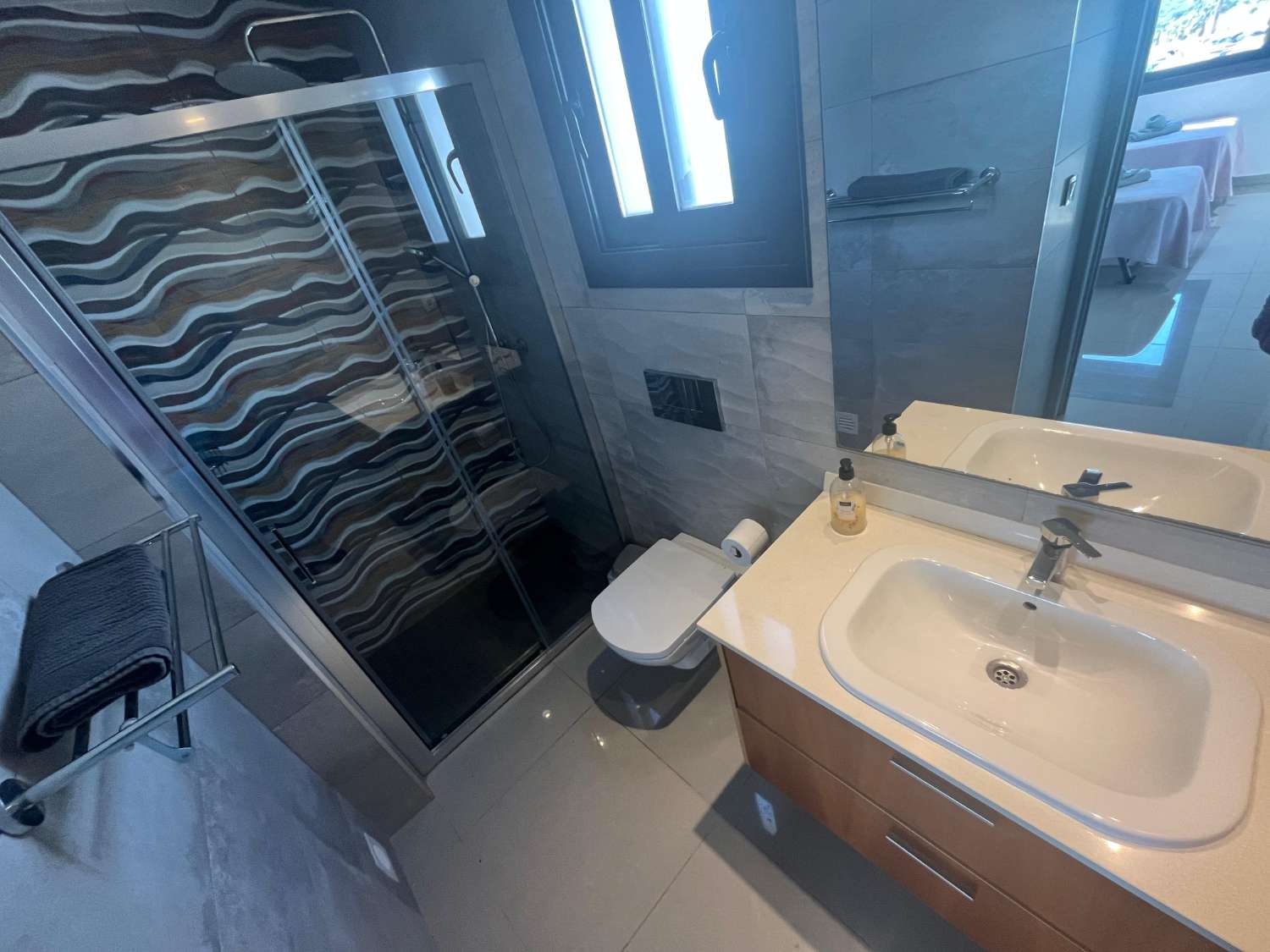 VILLA DE LUJO EN ESQUINA CON PISCINA PRIVADA Y VISTAS AL MAR