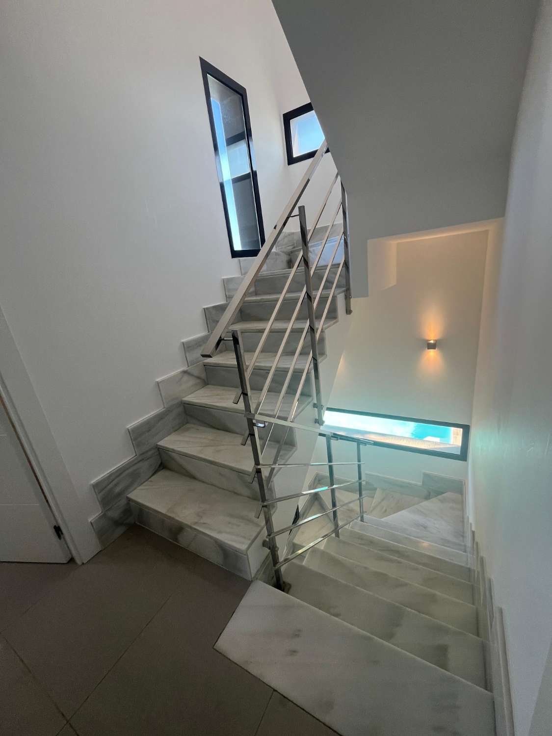 VILLA DE LUJO EN ESQUINA CON PISCINA PRIVADA Y VISTAS AL MAR