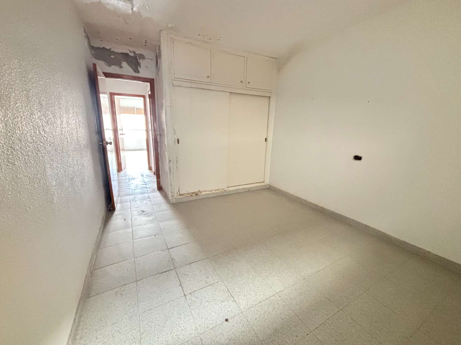 APPARTEMENT OCCASIONNEL À RÉNOVER À PILAR DE LA HORADADA
