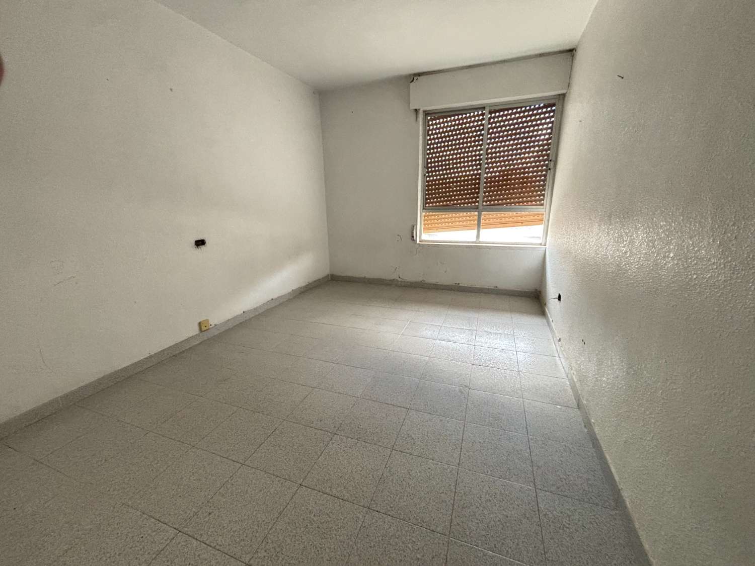 APPARTEMENT OCCASIONNEL À RÉNOVER À PILAR DE LA HORADADA