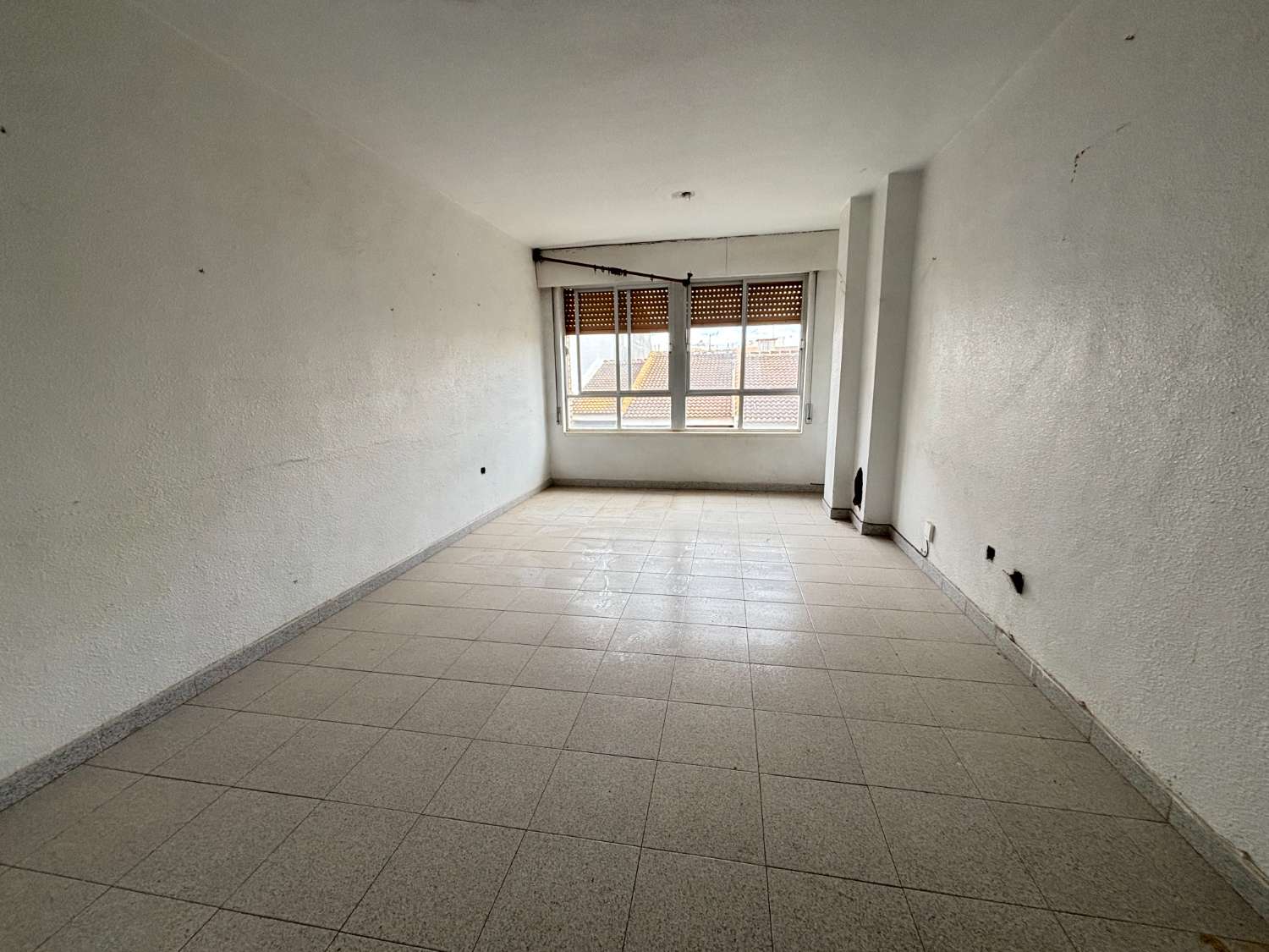 APPARTEMENT OCCASIONNEL À RÉNOVER À PILAR DE LA HORADADA