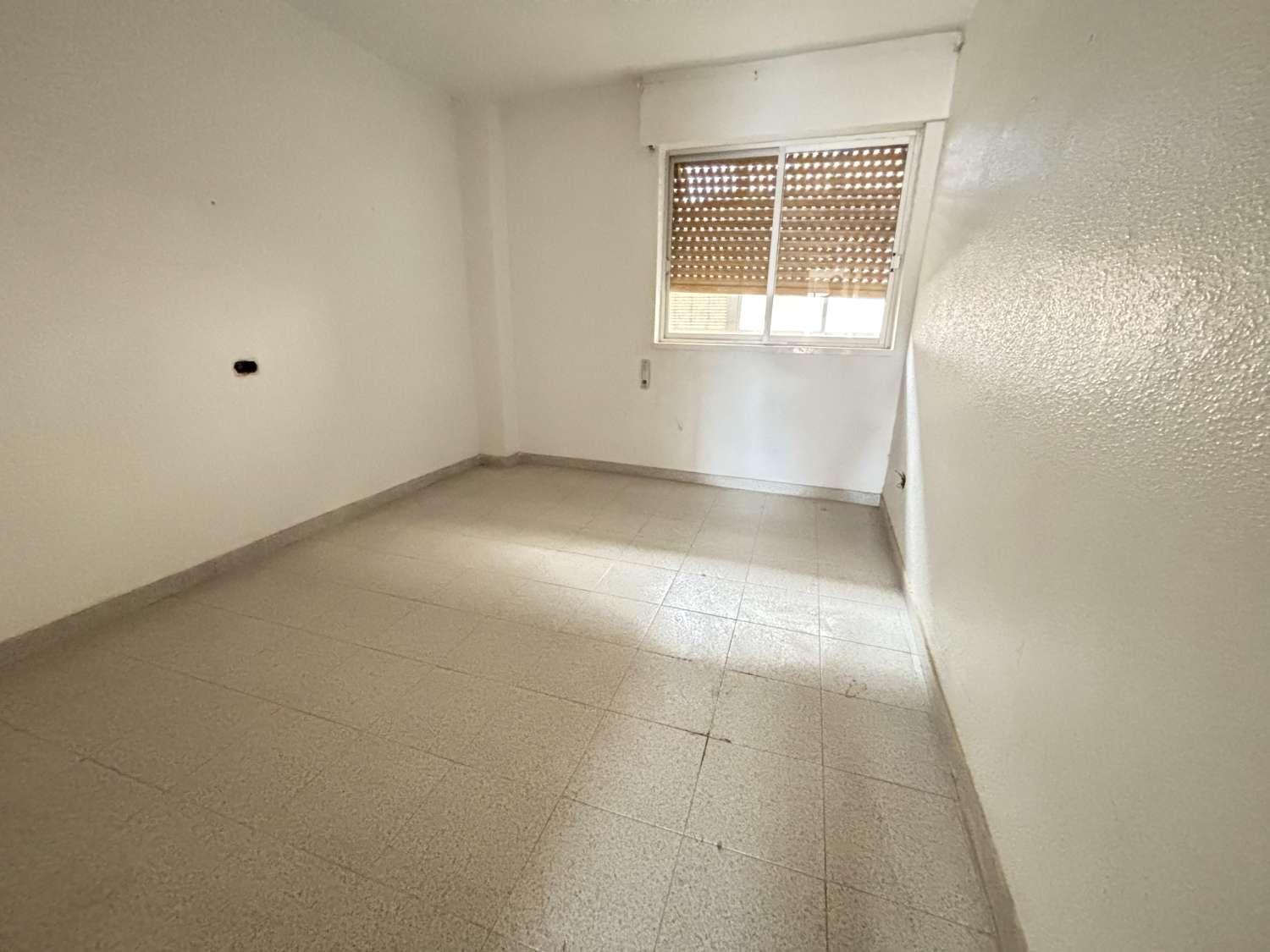 APPARTEMENT OCCASIONNEL À RÉNOVER À PILAR DE LA HORADADA