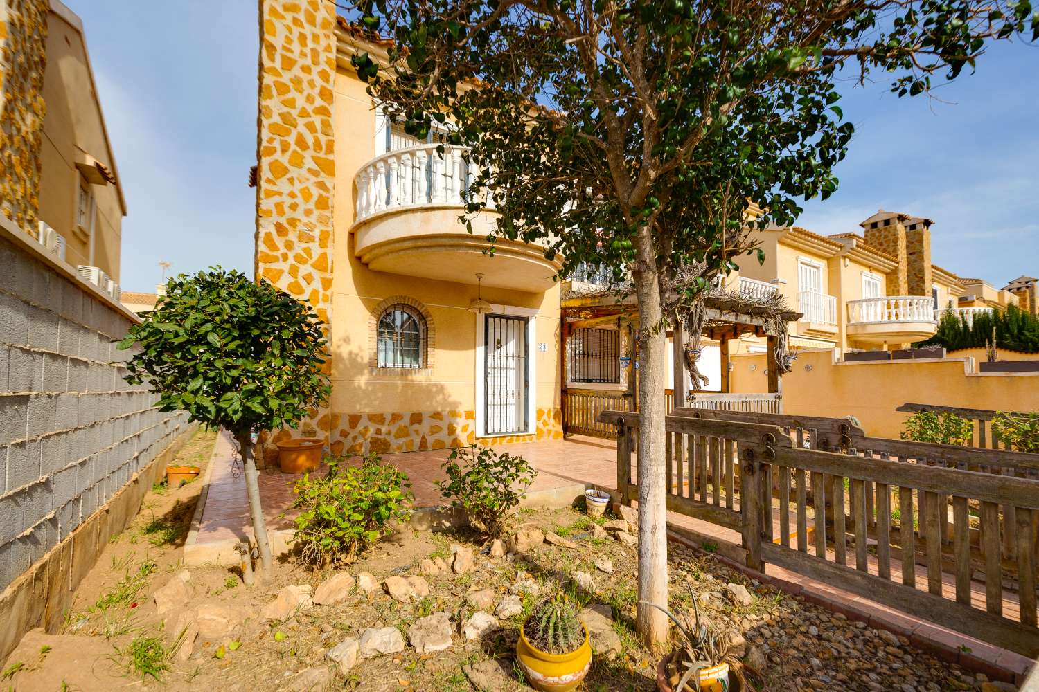 Appartement indépendant 4 chambres et 2 salles de bains avec piscine à Aguas Nuevas, Torrevieja