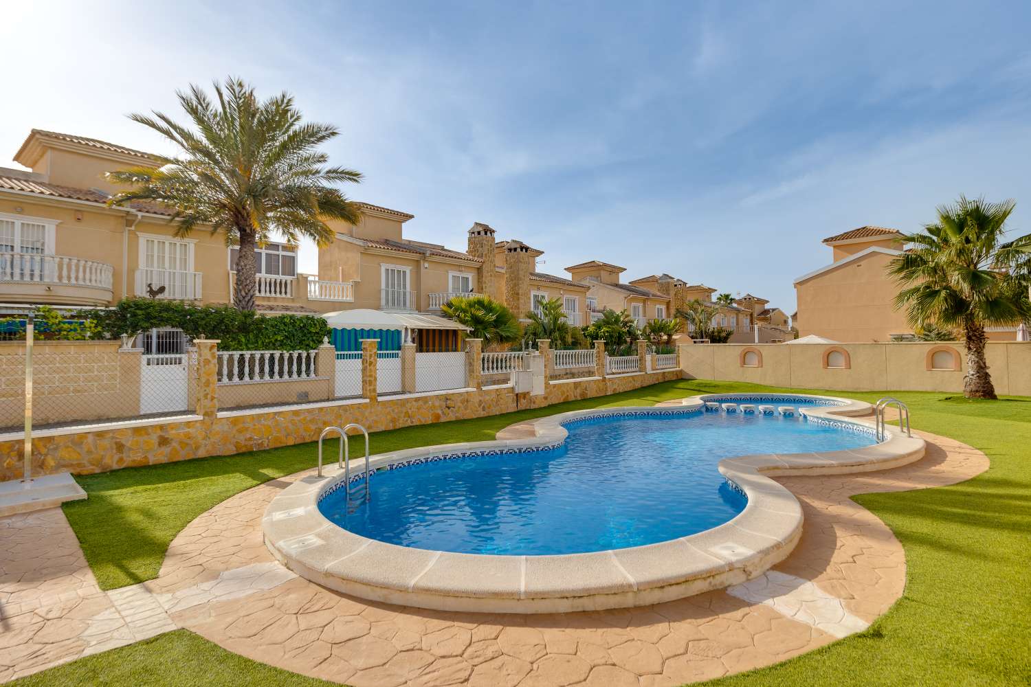 Appartement indépendant 4 chambres et 2 salles de bains avec piscine à Aguas Nuevas, Torrevieja
