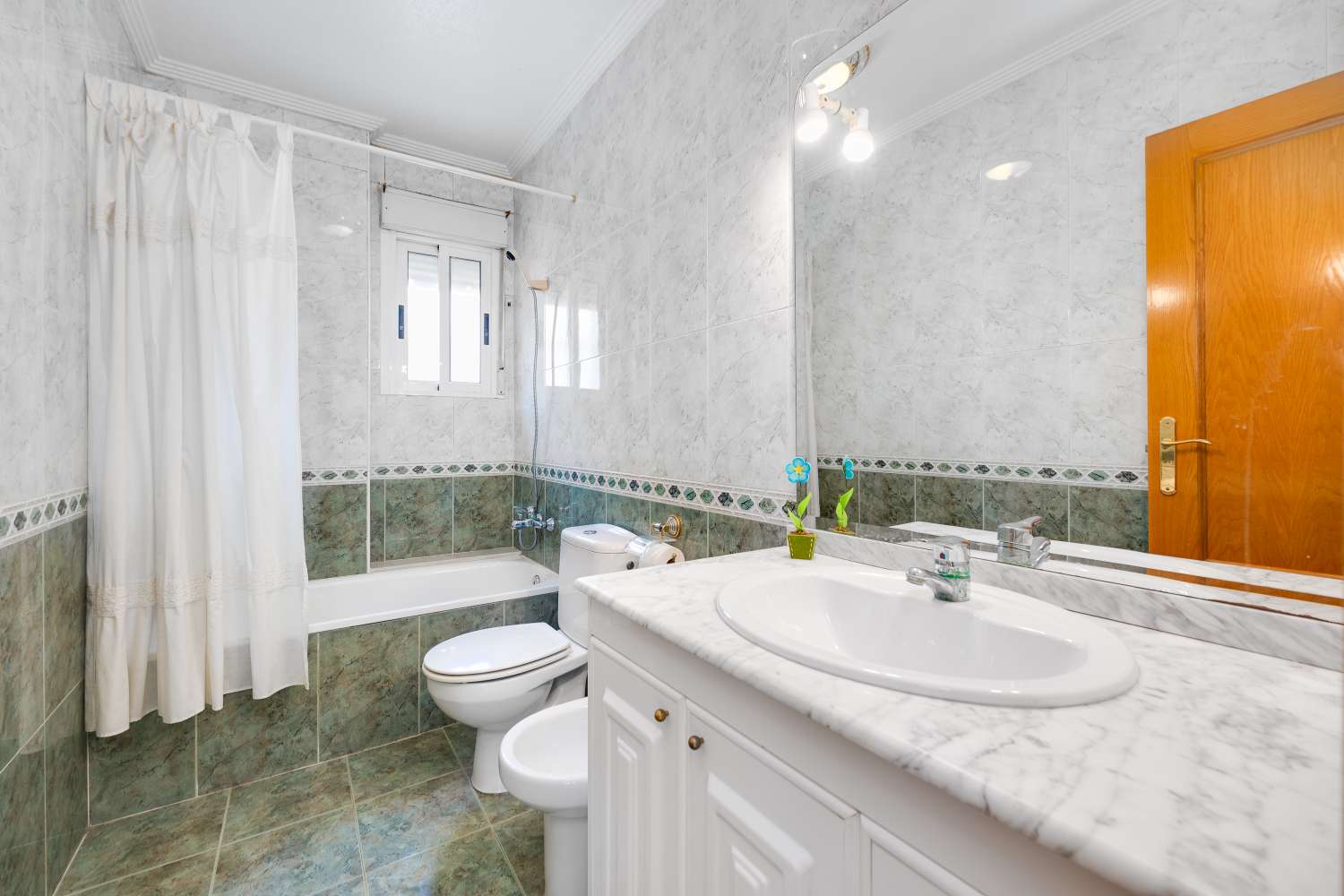 Appartement indépendant 4 chambres et 2 salles de bains avec piscine à Aguas Nuevas, Torrevieja