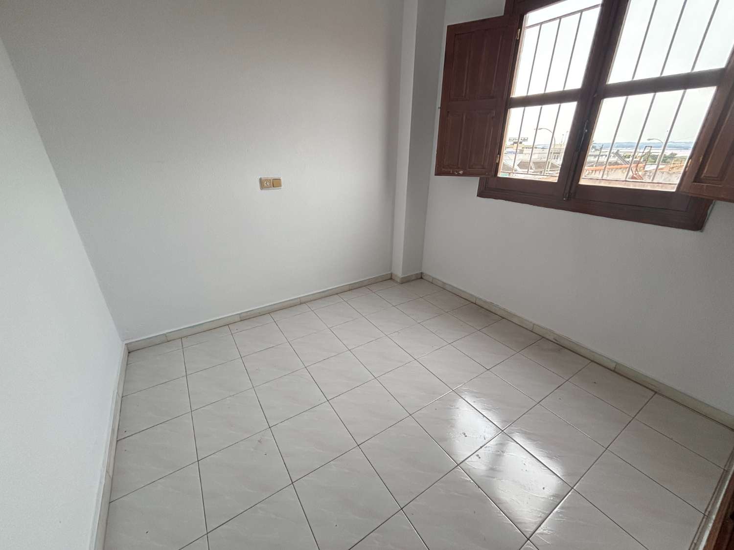 TILLFÄLLE!! HÖRNDUPLEX FÖR RENOVERING I TORREVIEJA!