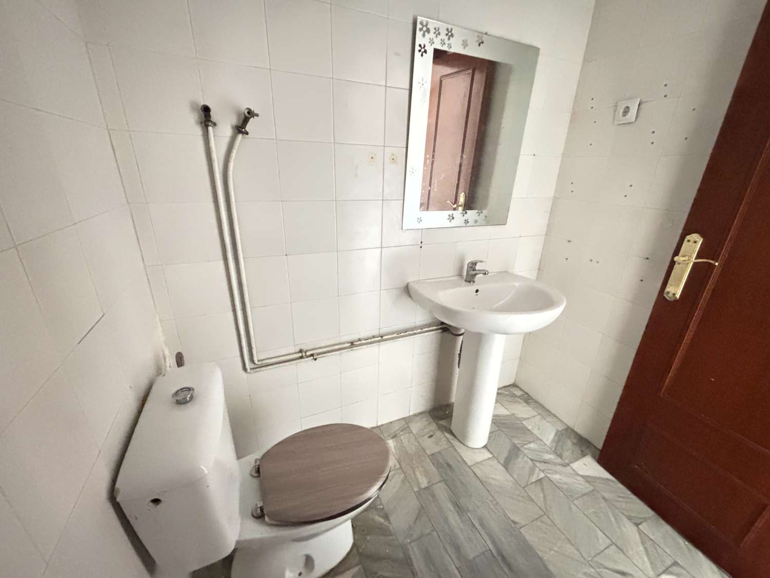 TILLFÄLLE!! HÖRNDUPLEX FÖR RENOVERING I TORREVIEJA!