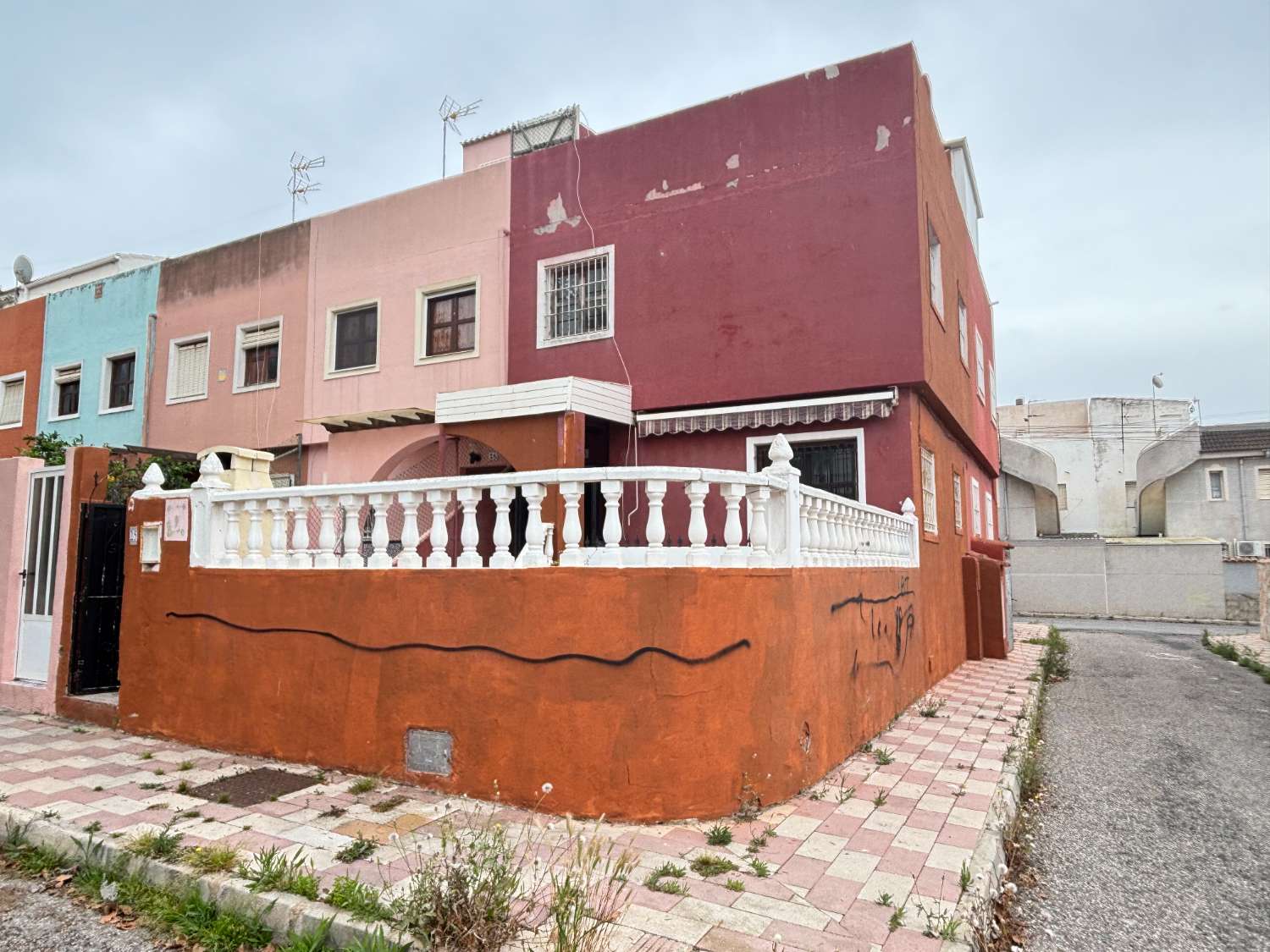 TILLFÄLLE!! HÖRNDUPLEX FÖR RENOVERING I TORREVIEJA!