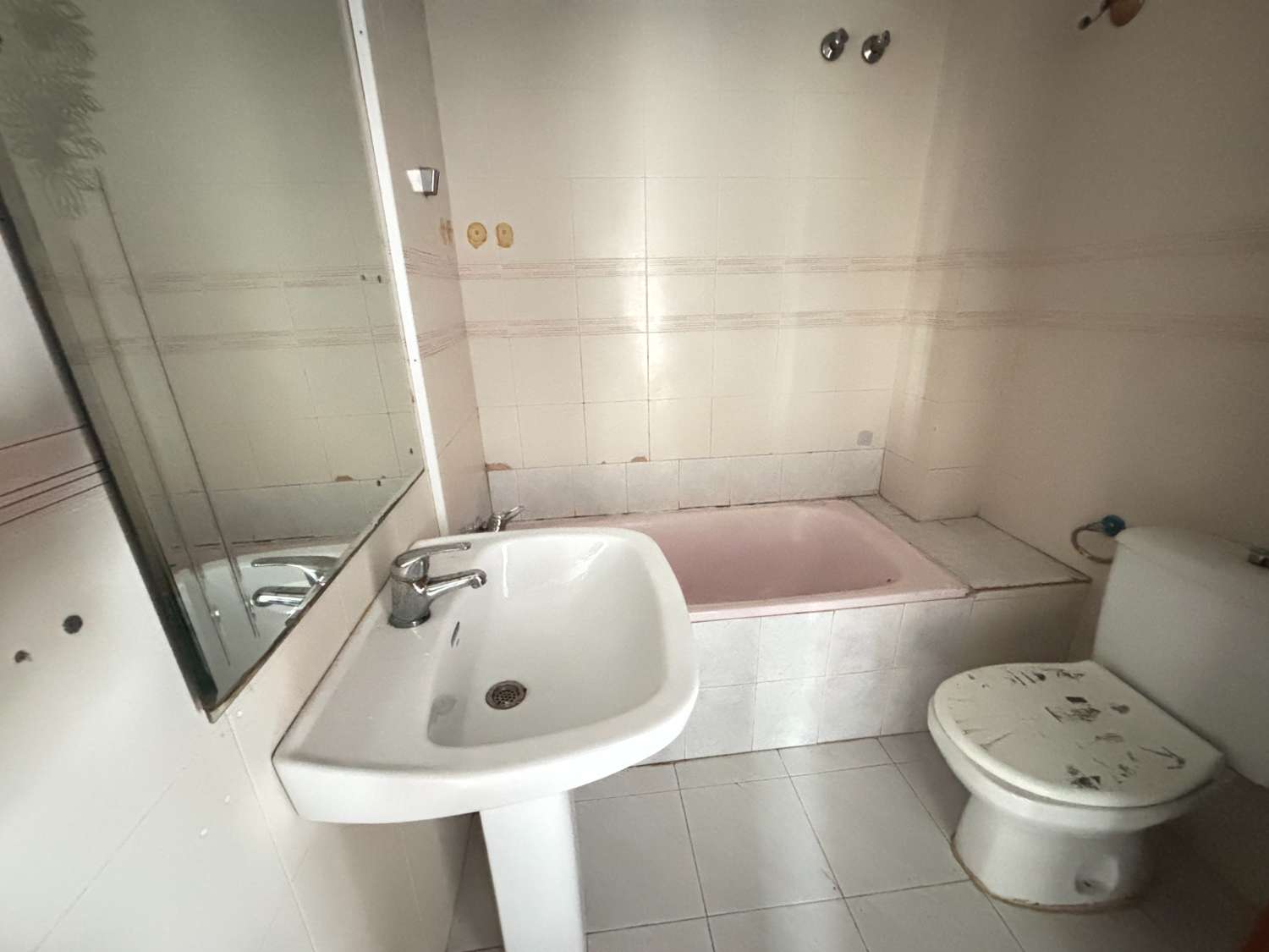 TILLFÄLLE!! HÖRNDUPLEX FÖR RENOVERING I TORREVIEJA!