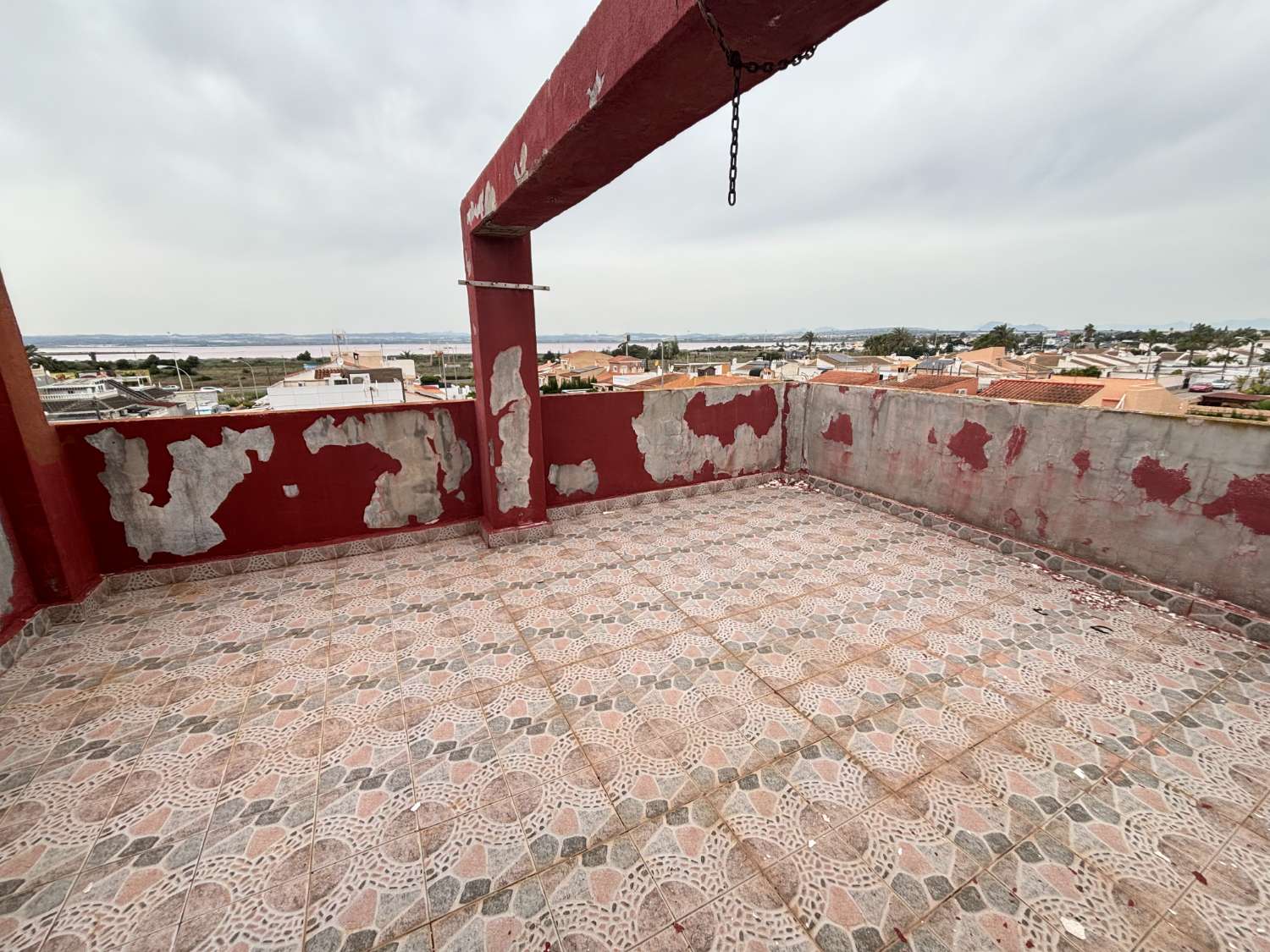 TILLFÄLLE!! HÖRNDUPLEX FÖR RENOVERING I TORREVIEJA!