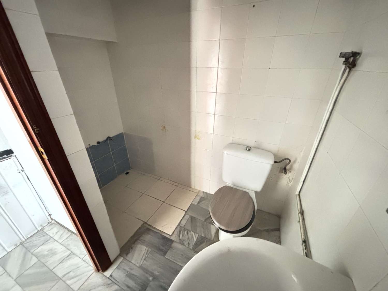 TILLFÄLLE!! HÖRNDUPLEX FÖR RENOVERING I TORREVIEJA!