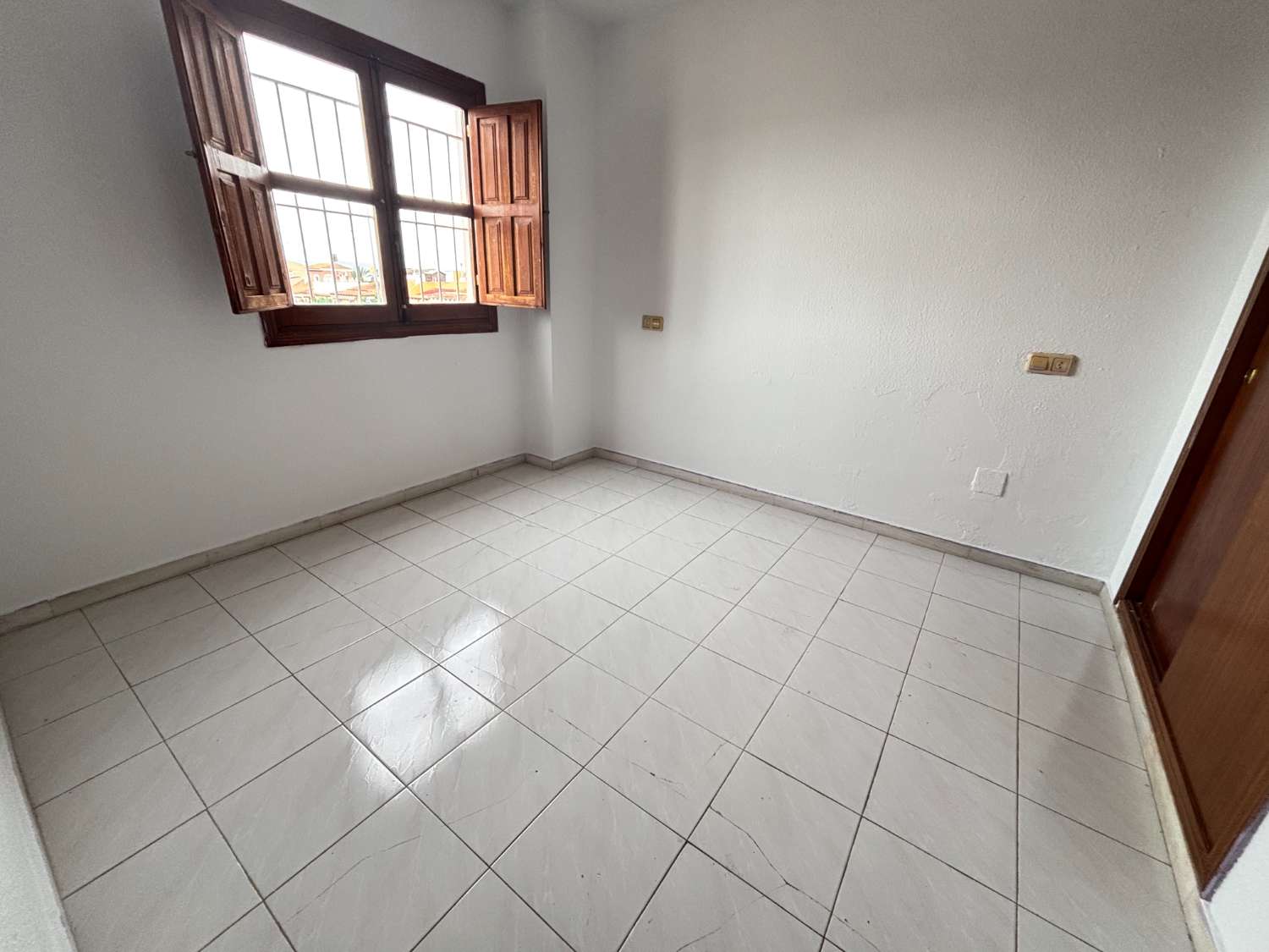 TILLFÄLLE!! HÖRNDUPLEX FÖR RENOVERING I TORREVIEJA!