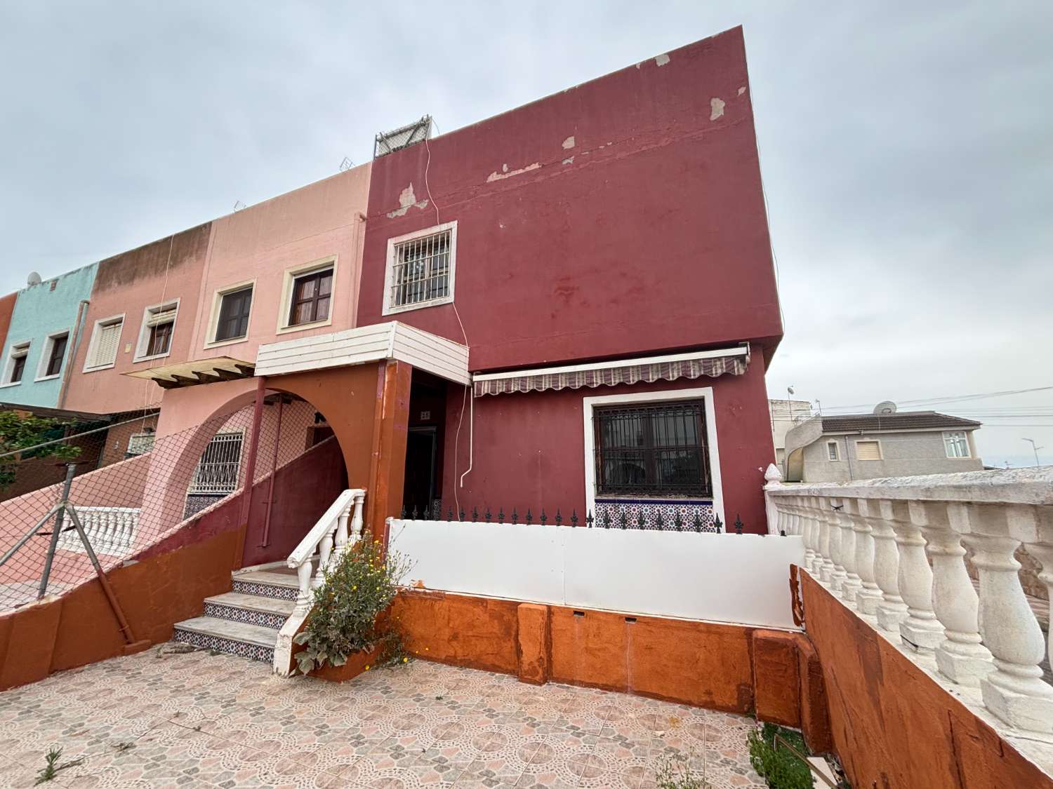 TILLFÄLLE!! HÖRNDUPLEX FÖR RENOVERING I TORREVIEJA!