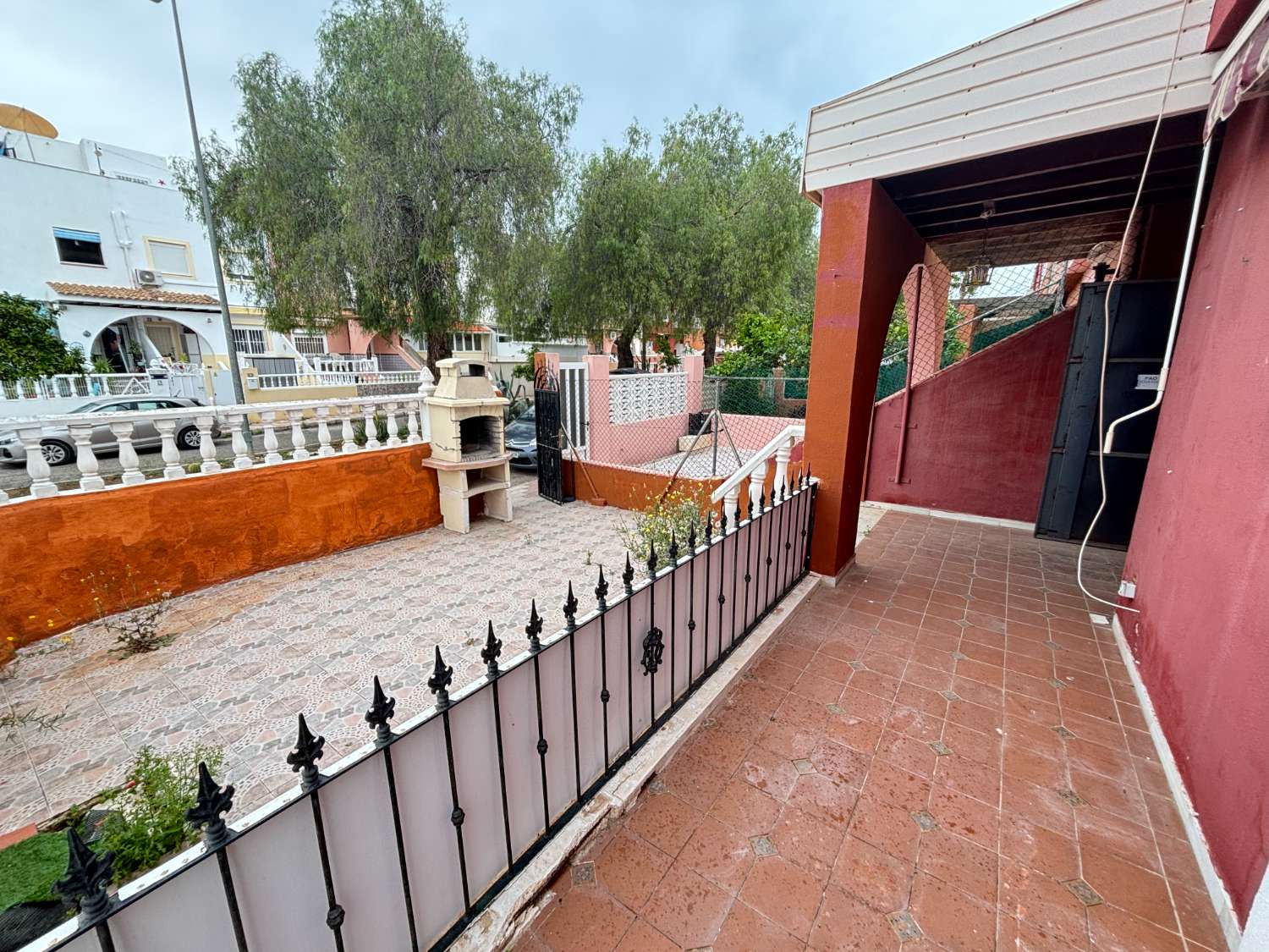 TILLFÄLLE!! HÖRNDUPLEX FÖR RENOVERING I TORREVIEJA!