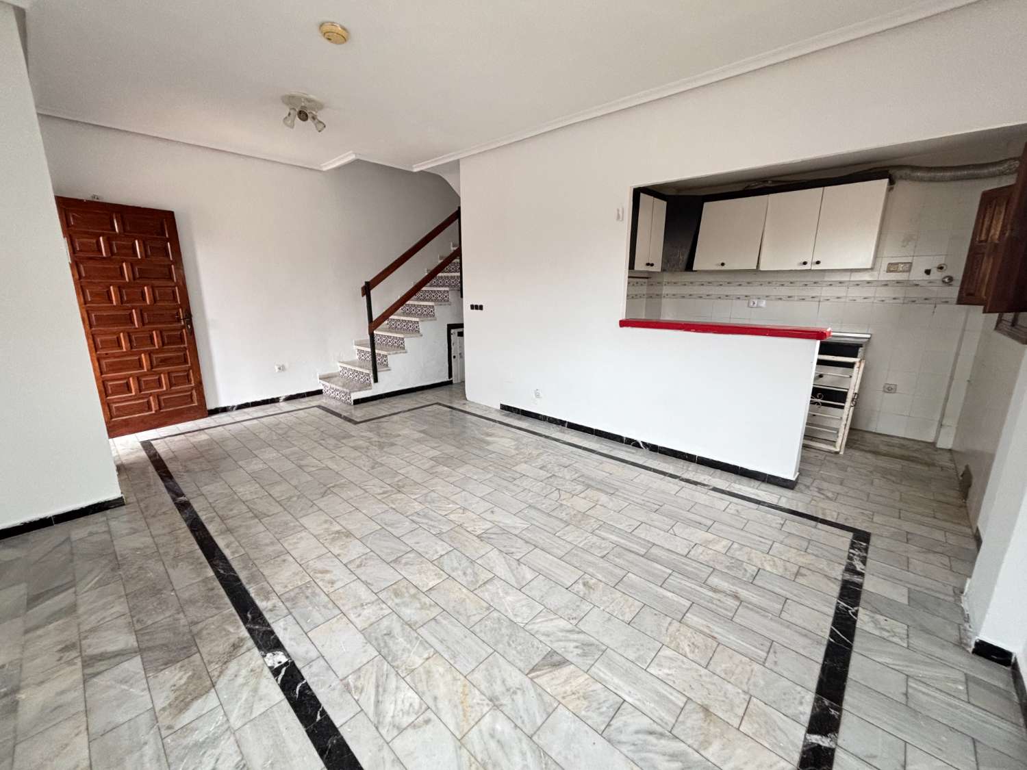 TILLFÄLLE!! HÖRNDUPLEX FÖR RENOVERING I TORREVIEJA!