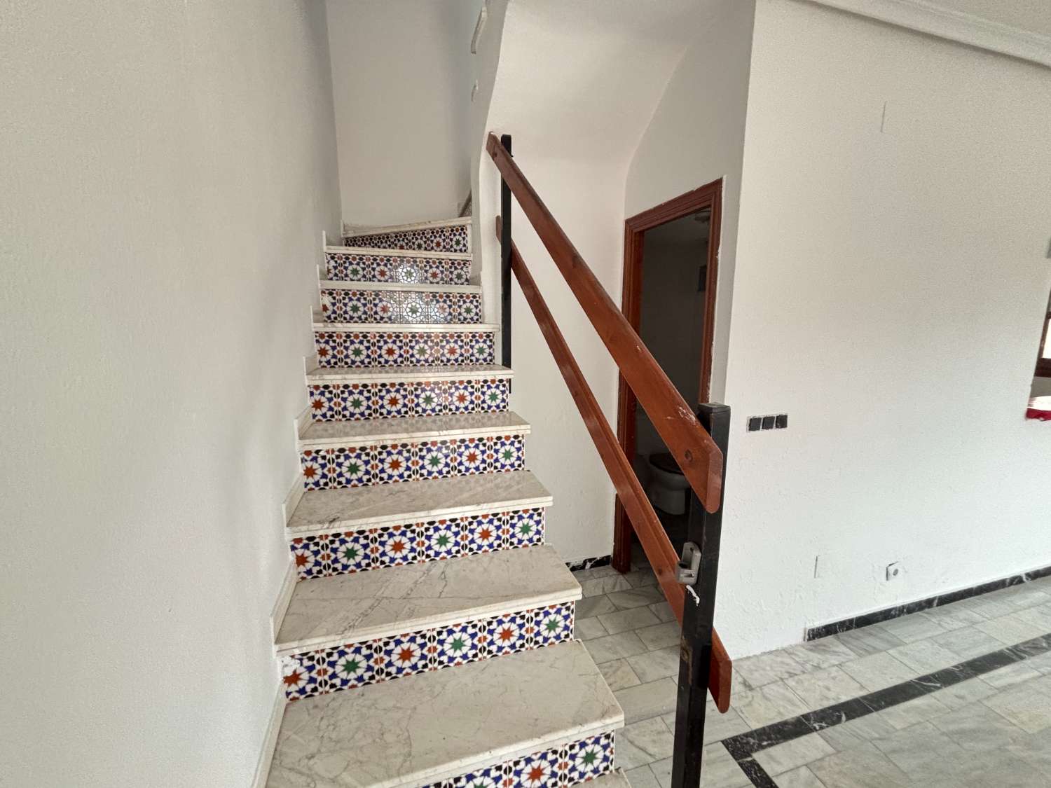 TILLFÄLLE!! HÖRNDUPLEX FÖR RENOVERING I TORREVIEJA!